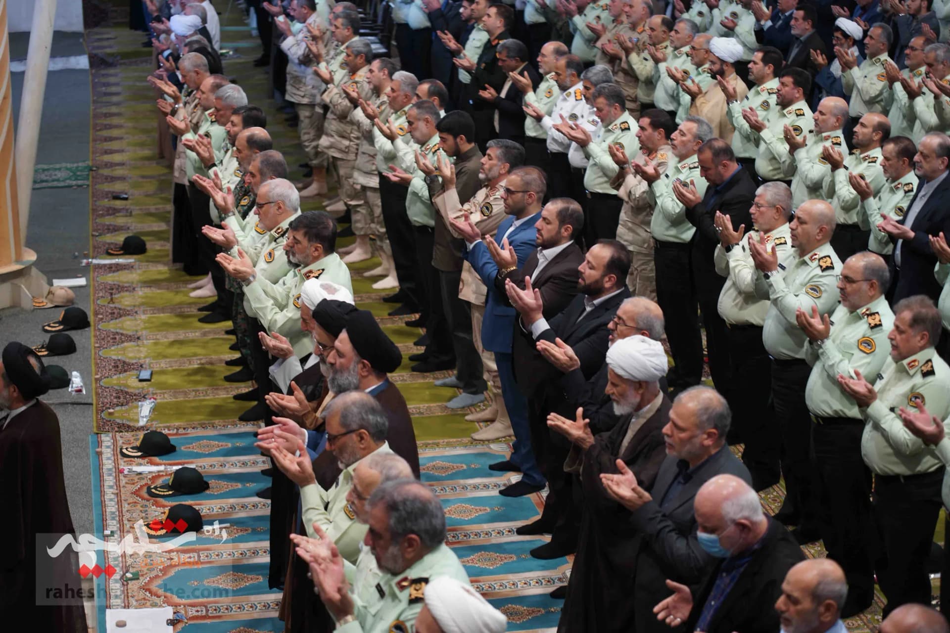 گزارش تصویری نمازجمعه تهران در هفته نیروی انتظامی — تصویر 75