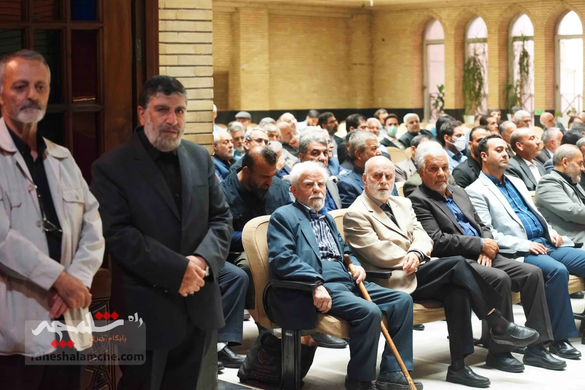 همه شخصیتهایی که در مراسم ختم مادر زریبافان شرکت کرده بودند +تصاویر — تصویر 59