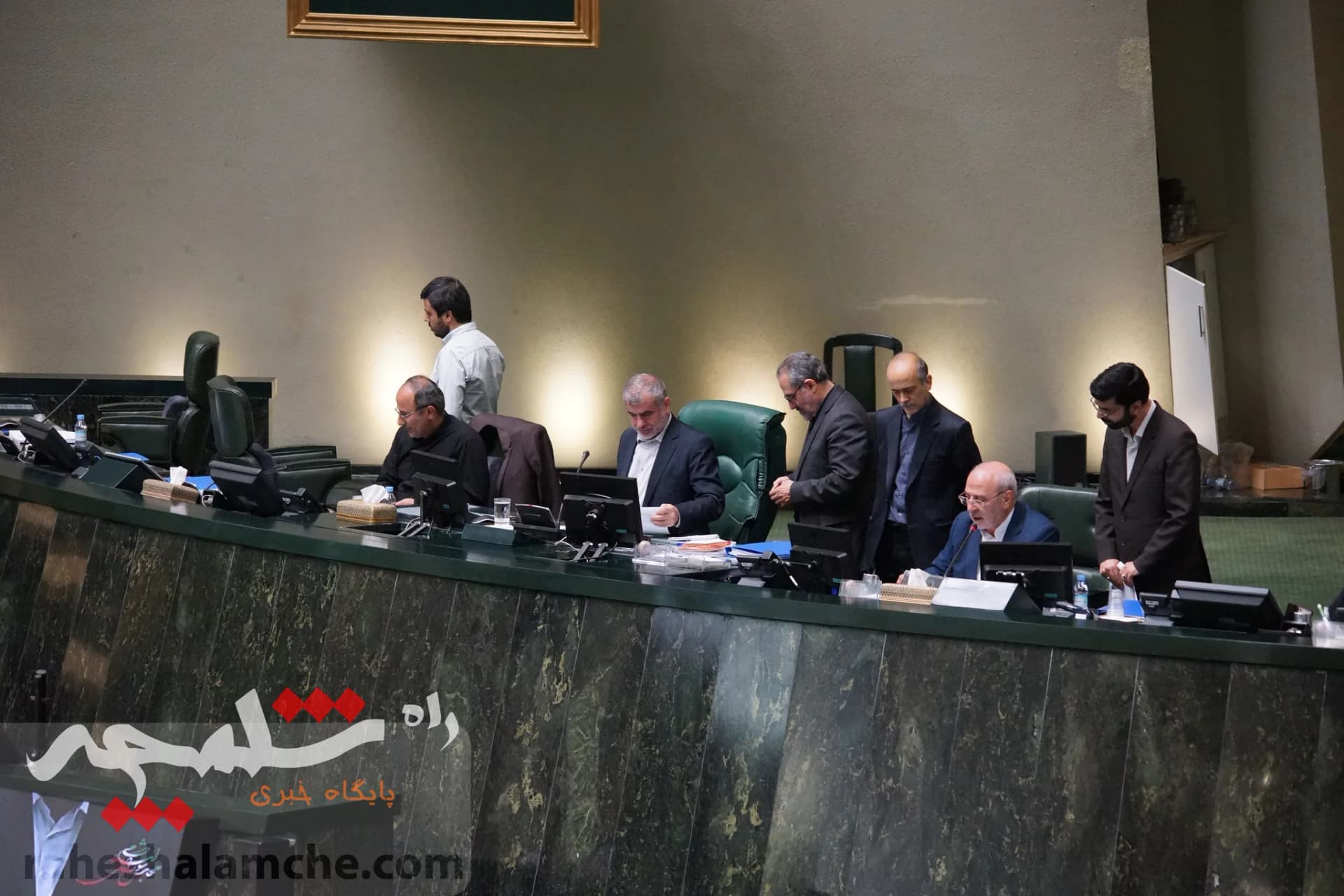 روز یکشنبه صحن علنی مجلس چه گذشت؟ +تصاویر — تصویر 21