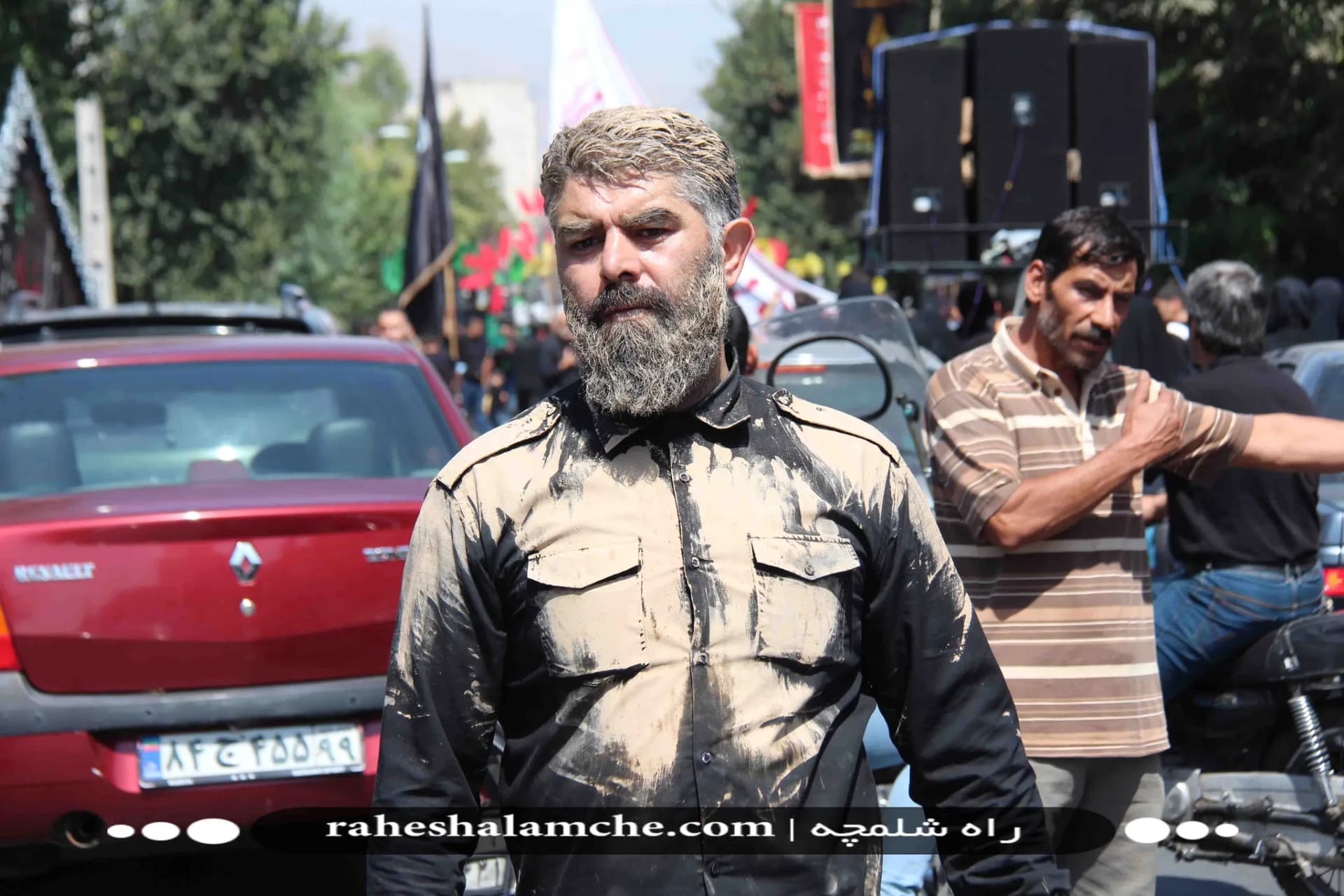 عزاداری و سوگواری همراه با برگزاری نماز ظهر عاشورا در سراسر ایران اسلامی +تصاویر — تصویر 2