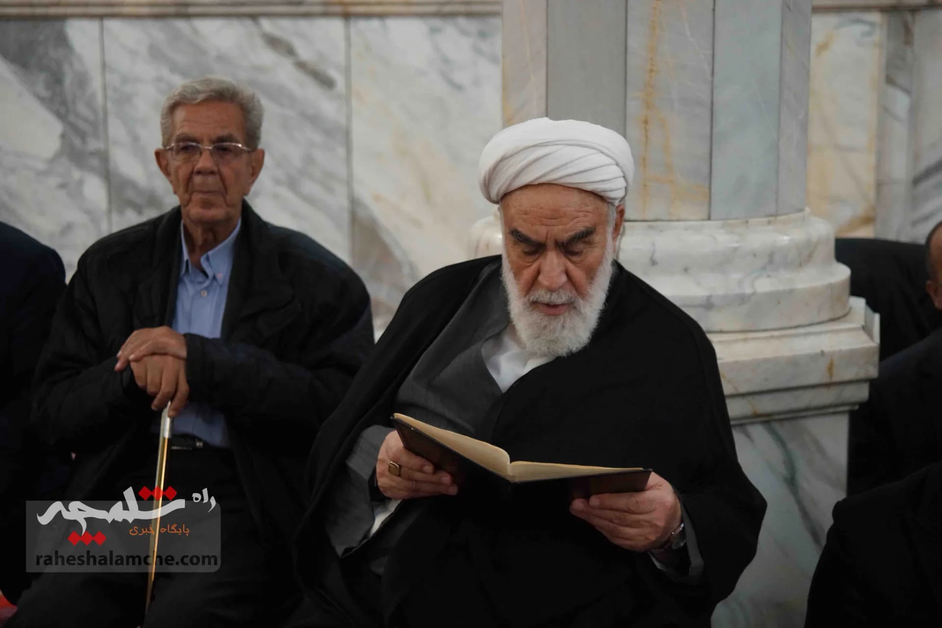 همه شخصیتهایی که در مراسم ترحیم آیتالله امام کاشانی حضور داشتند +تصاویر — تصویر 63