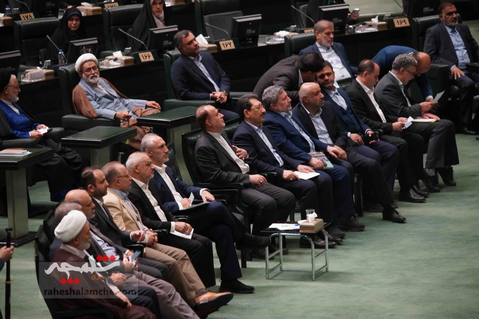 پزشکیان با حضور در خانه ملت، لایحه بودجه 1404 را تقدیم مجلس کرد +تصاویر — تصویر 18