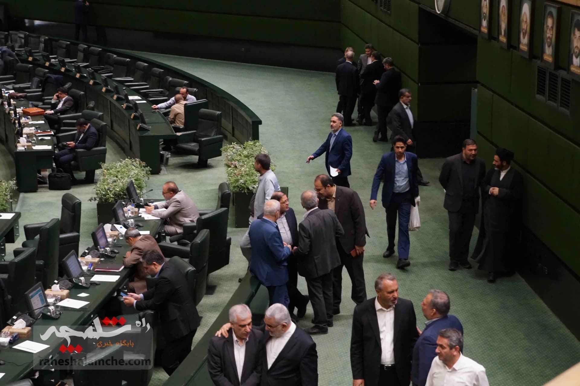 پزشکیان با حضور در خانه ملت، لایحه بودجه 1404 را تقدیم مجلس کرد +تصاویر — تصویر 69