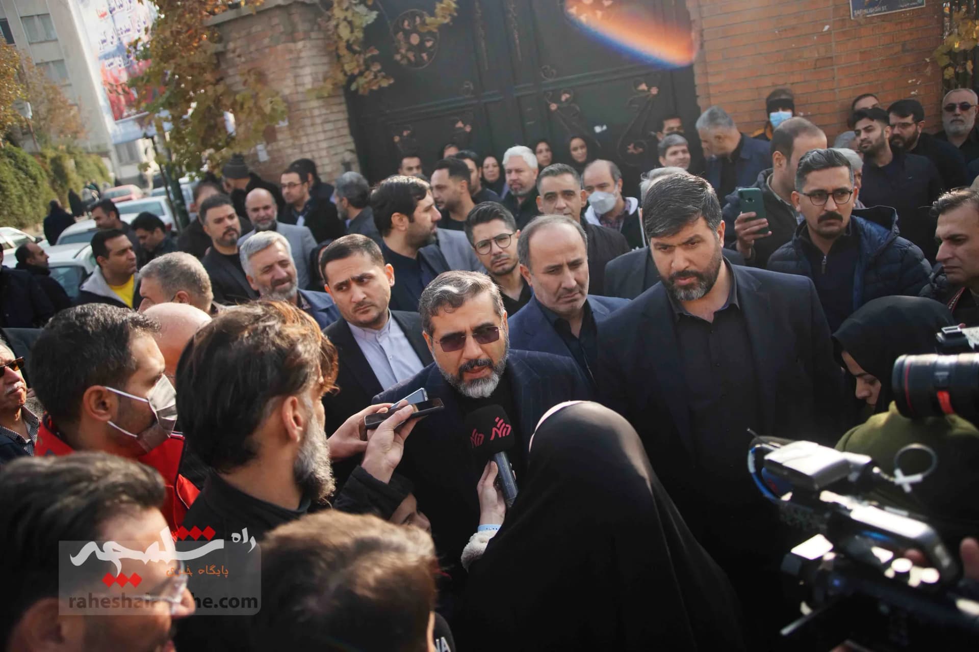 گزارش تصویری تشییع و خاکسپاری شهید گمنام در وزارت فرهنگ و ارشاد اسلامی — تصویر 6