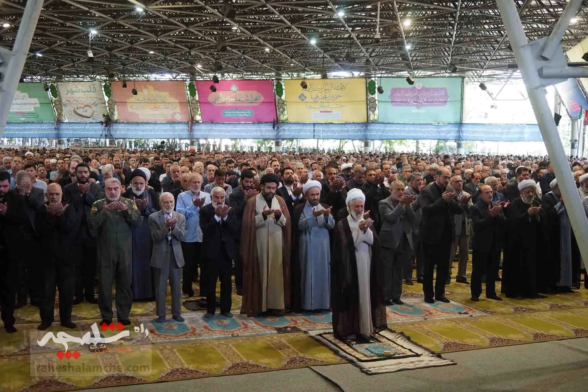 نماز جمعه این هفته تهران به امامت صدیقی برگزار شد +تصاویر — تصویر 52