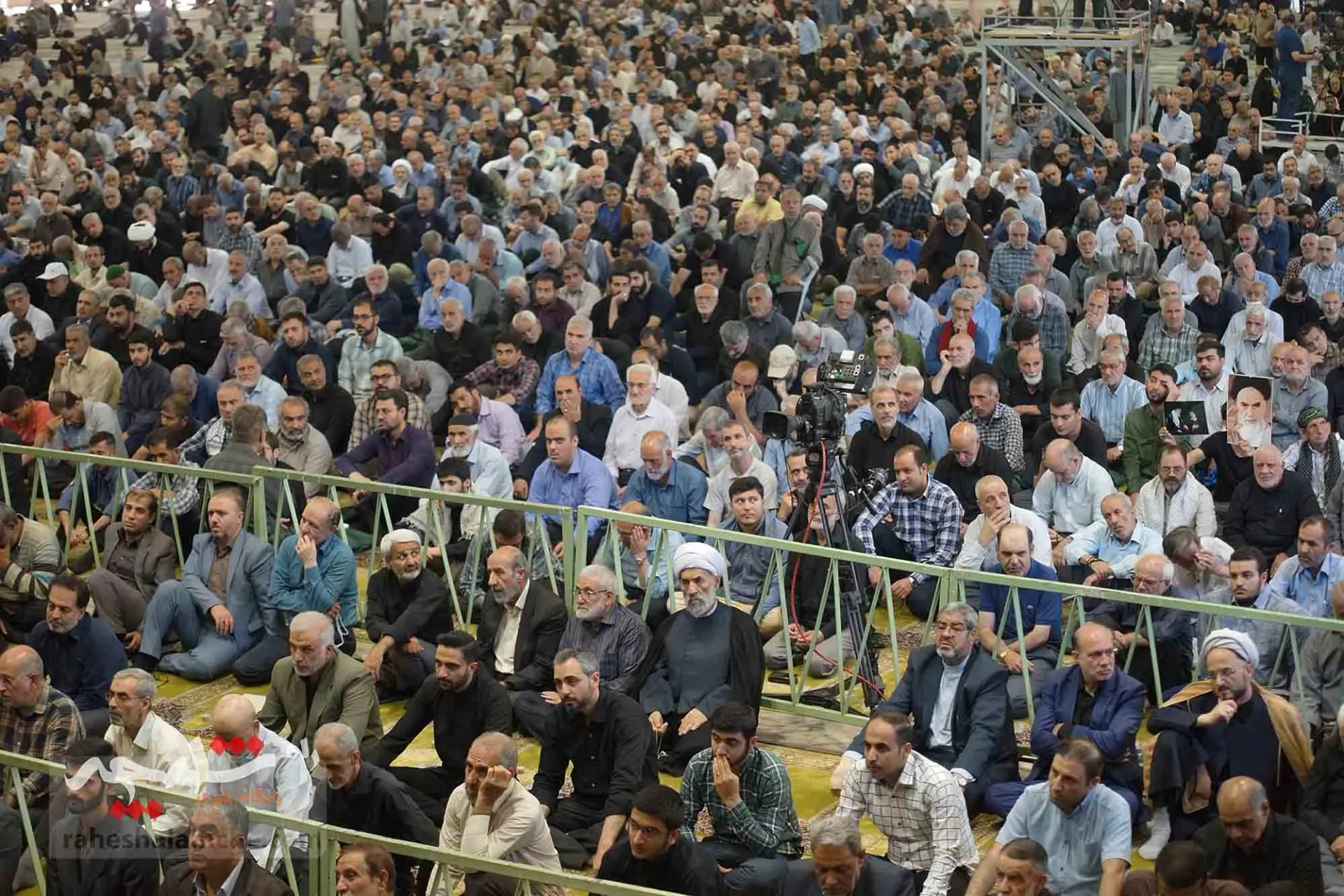 نماز جمعه این هفته تهران به امامت صدیقی برگزار شد +تصاویر — تصویر 17