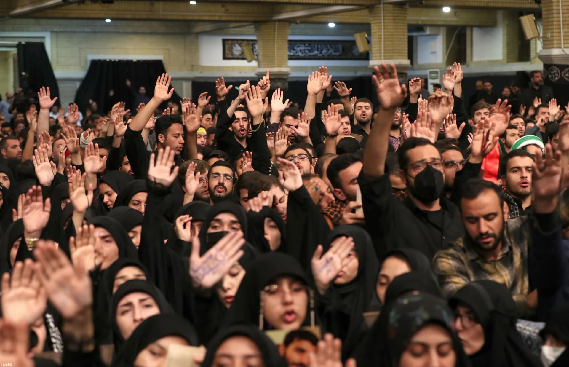 گزارش تصویری عزاداری هیئت‌های دانشجویی در حضور رهبر انقلاب — تصویر 30