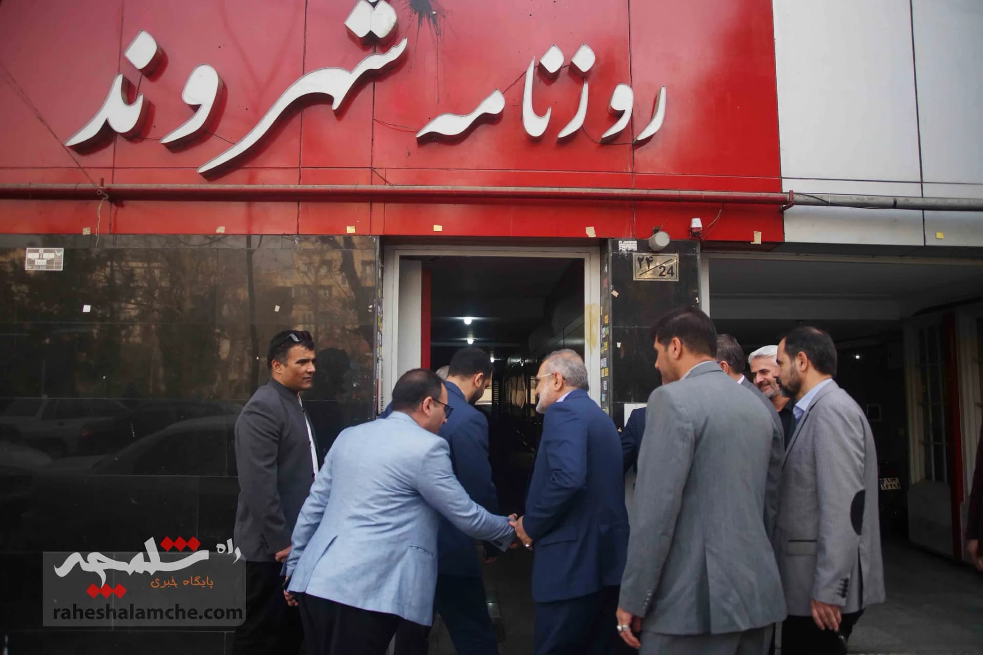 بازدید معاون پارلمانی رئیس‌جمهور از روزنامه شهروند +تصاویر — تصویر 8