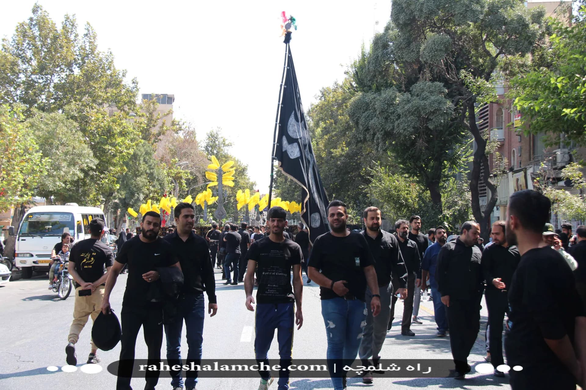 بزرگ ترین کاروان علامت کشی و دسته عزاداری بنیاسد در تهران/ تصاویر — تصویر 67