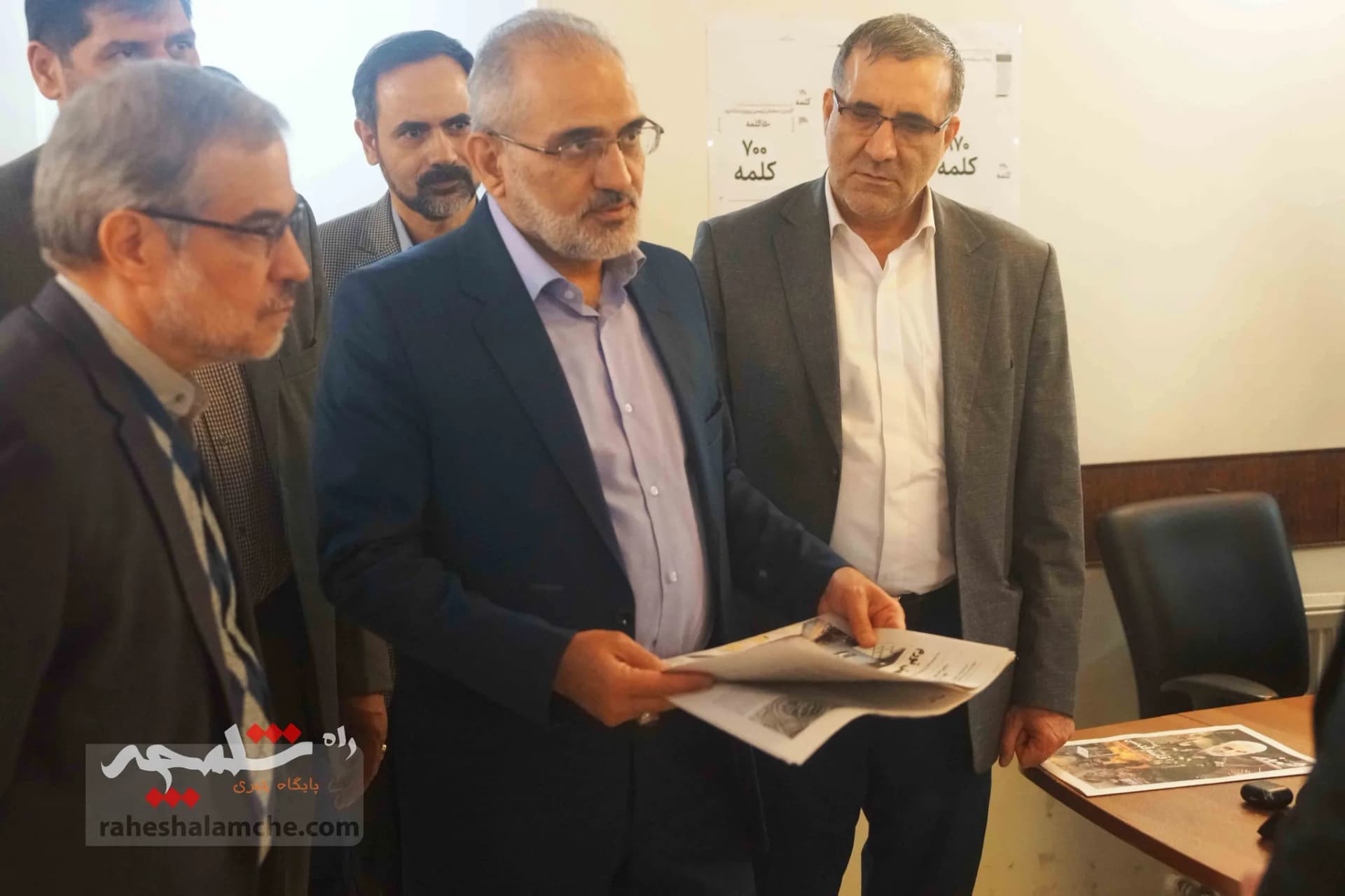 بازدید معاون پارلمانی رئیس‌جمهور از روزنامه شهروند +تصاویر — تصویر 13