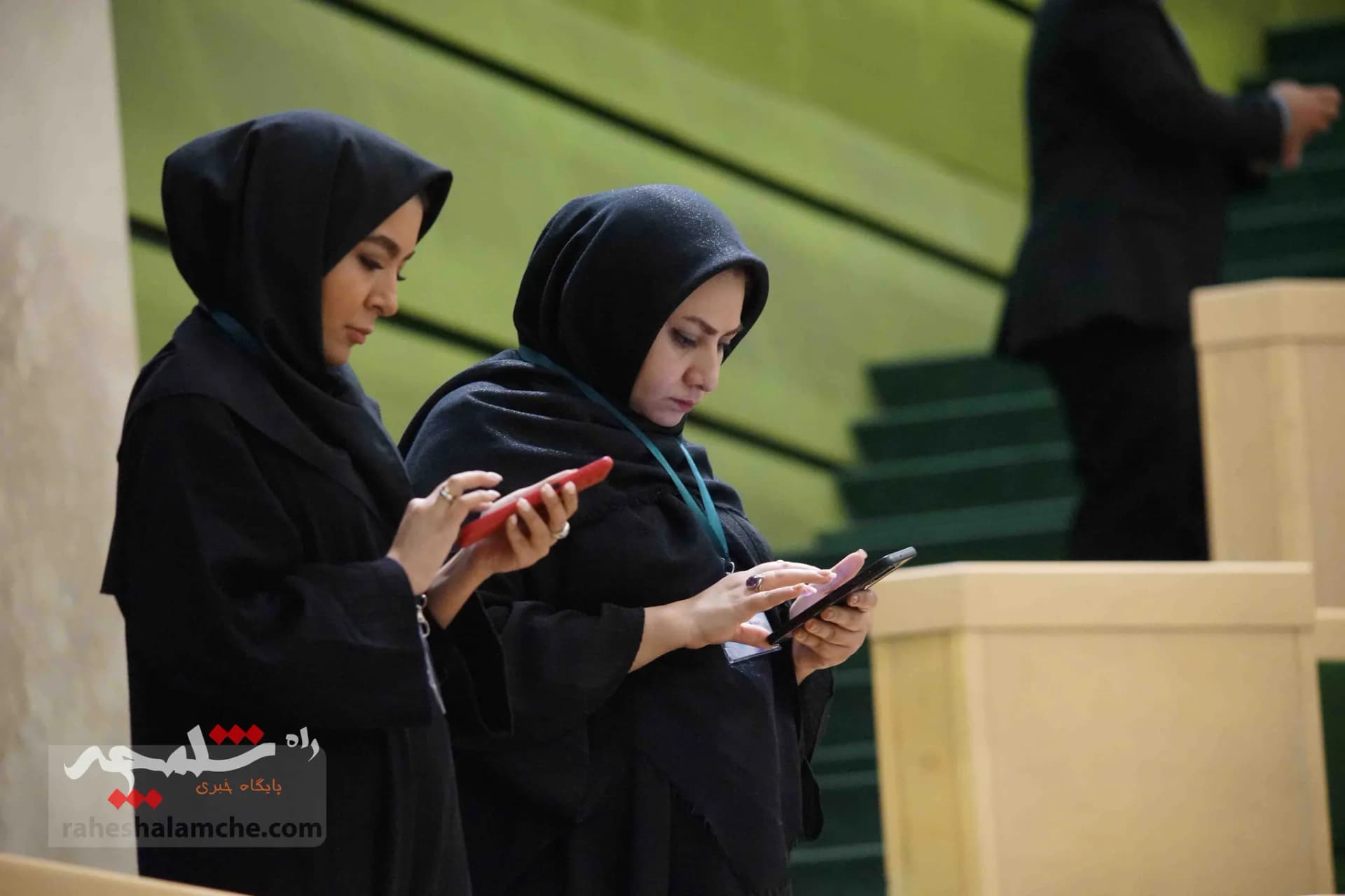 حاشیه متفاوت امروز مجلس شورای اسلامی با خبرنگاران +تصاویر — تصویر 27