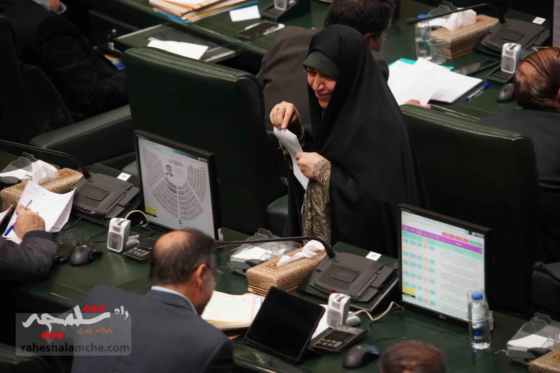 پزشکیان با حضور در خانه ملت، لایحه بودجه 1404 را تقدیم مجلس کرد +تصاویر — تصویر 31