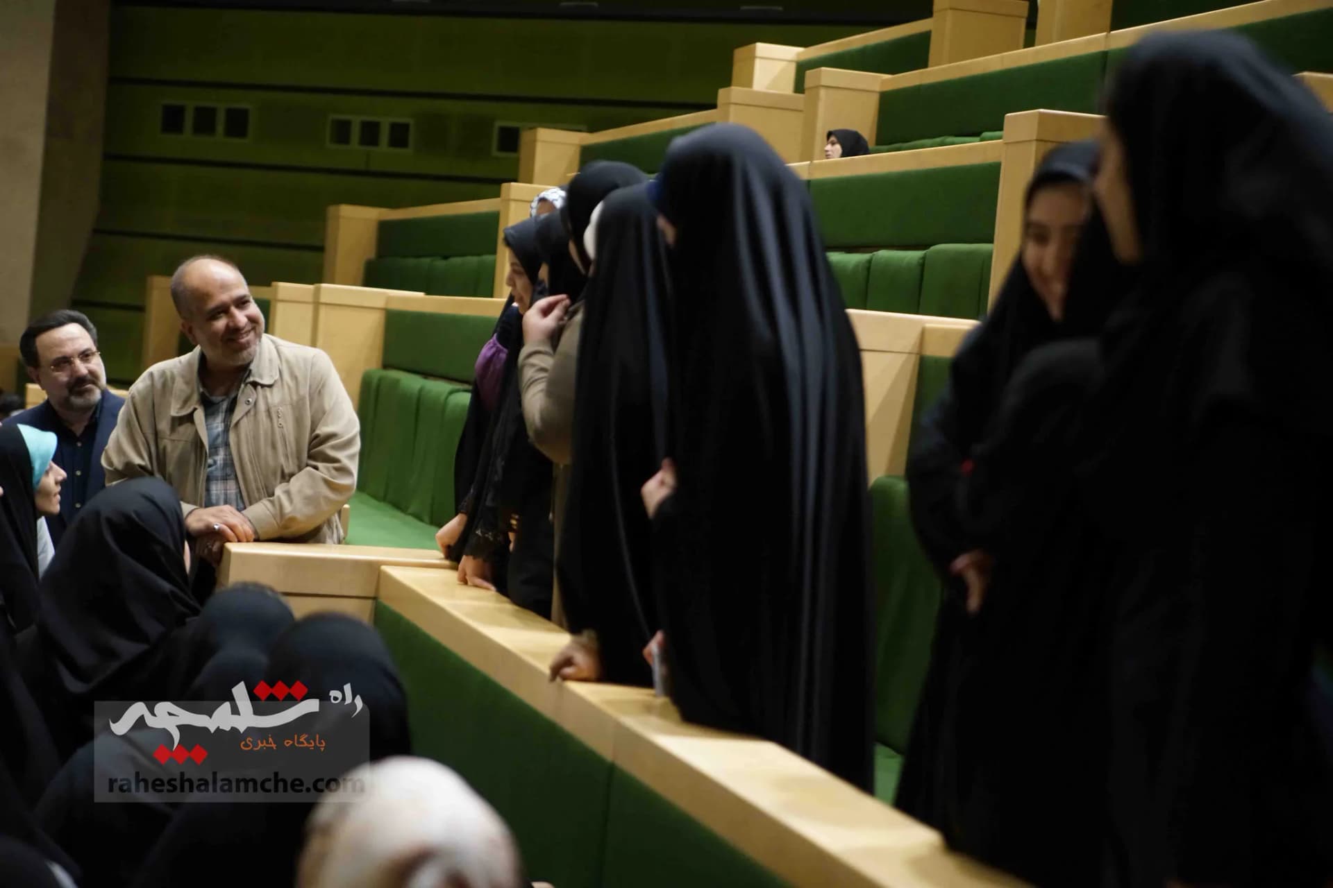 پزشکیان با حضور در خانه ملت، لایحه بودجه 1404 را تقدیم مجلس کرد +تصاویر — تصویر 73