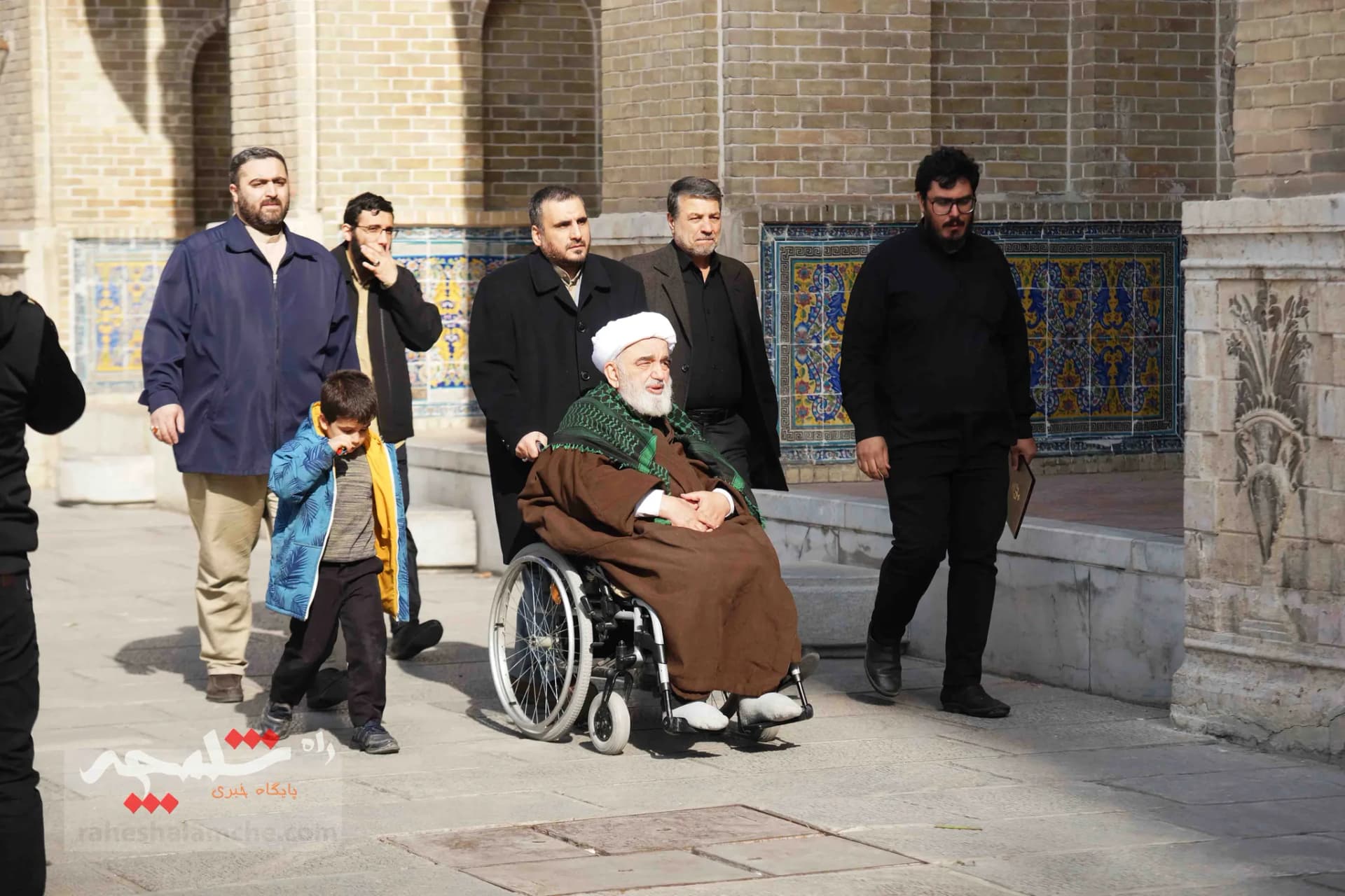 همه شخصیتهایی که در مراسم ترحیم آیتالله امام کاشانی حضور داشتند +تصاویر — تصویر 4