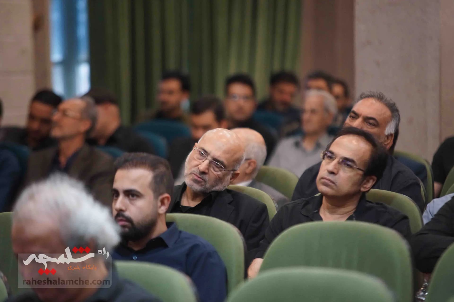 چه کسانی در مراسم ختم «سارا طاووسی» حضور داشتند؟ +تصاویر — تصویر 30