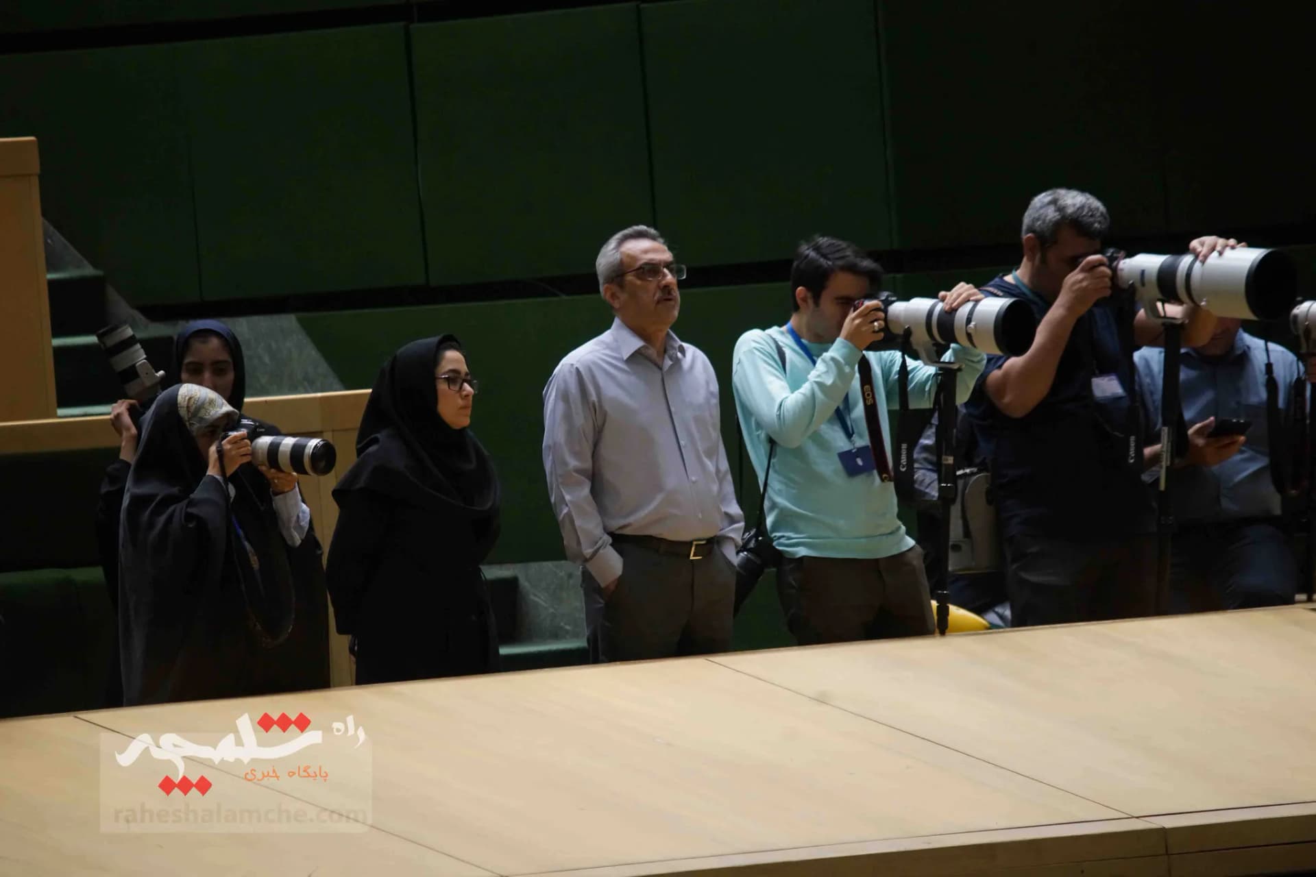 پزشکیان با حضور در خانه ملت، لایحه بودجه 1404 را تقدیم مجلس کرد +تصاویر — تصویر 20