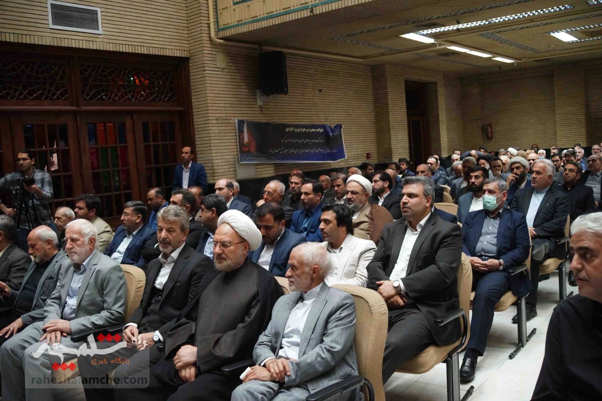 چرا احمدی‌نژاد در مراسم ختم مرحوم پرویز داودی حضور نداشت؟ +تصاویر — تصویر 84