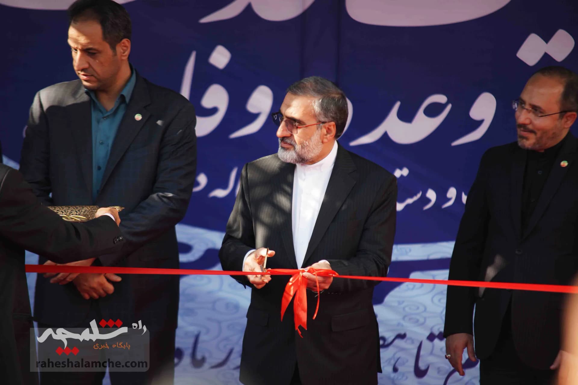 بازدید رئیس دفتر رئیس‌جمهور از غرفه معاونت ریاست جمهوری در امور مجلس +تصاویر — تصویر 41