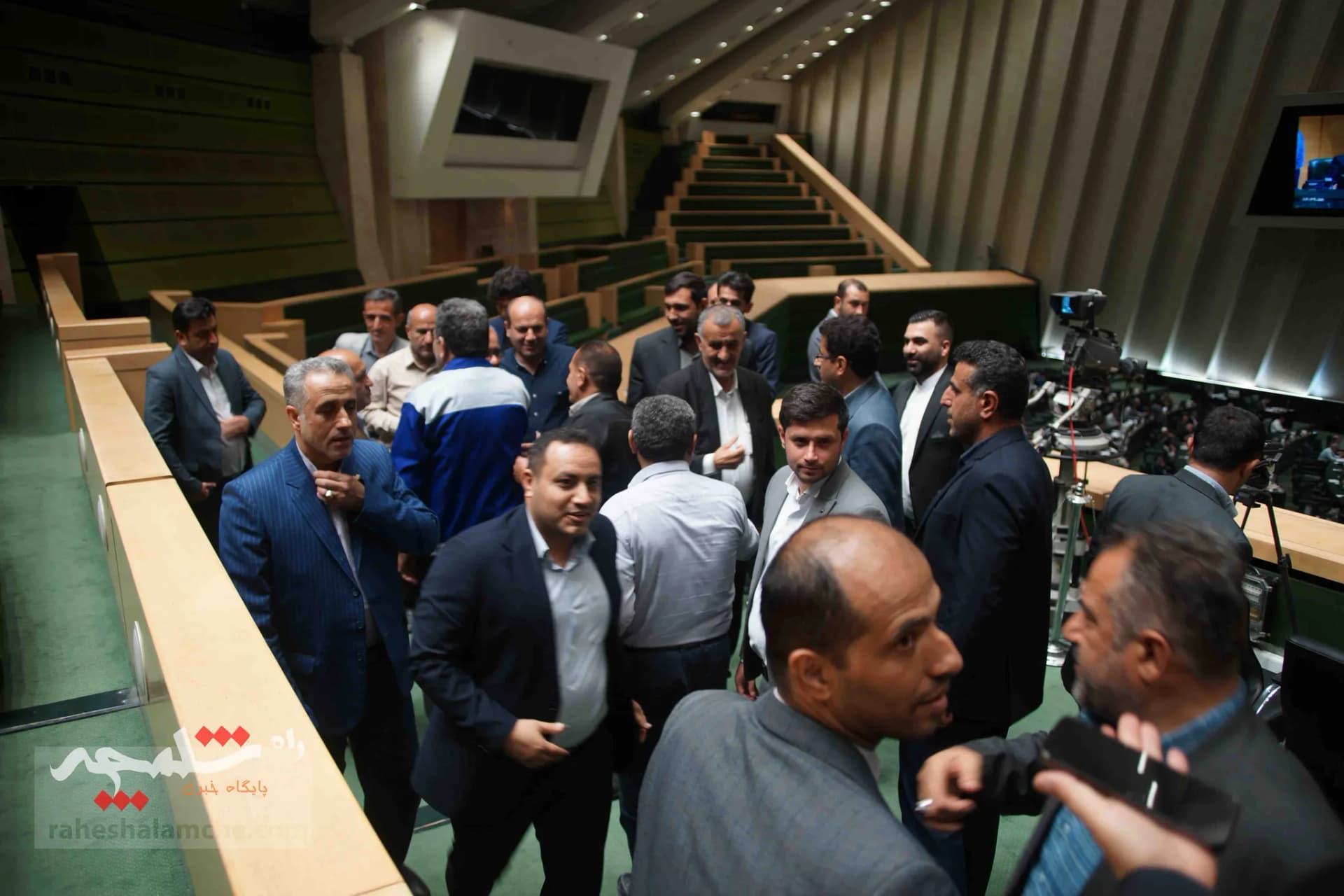 ساروی‌های مهمان روز یکشنبه مجلس+تصاویر — تصویر 15