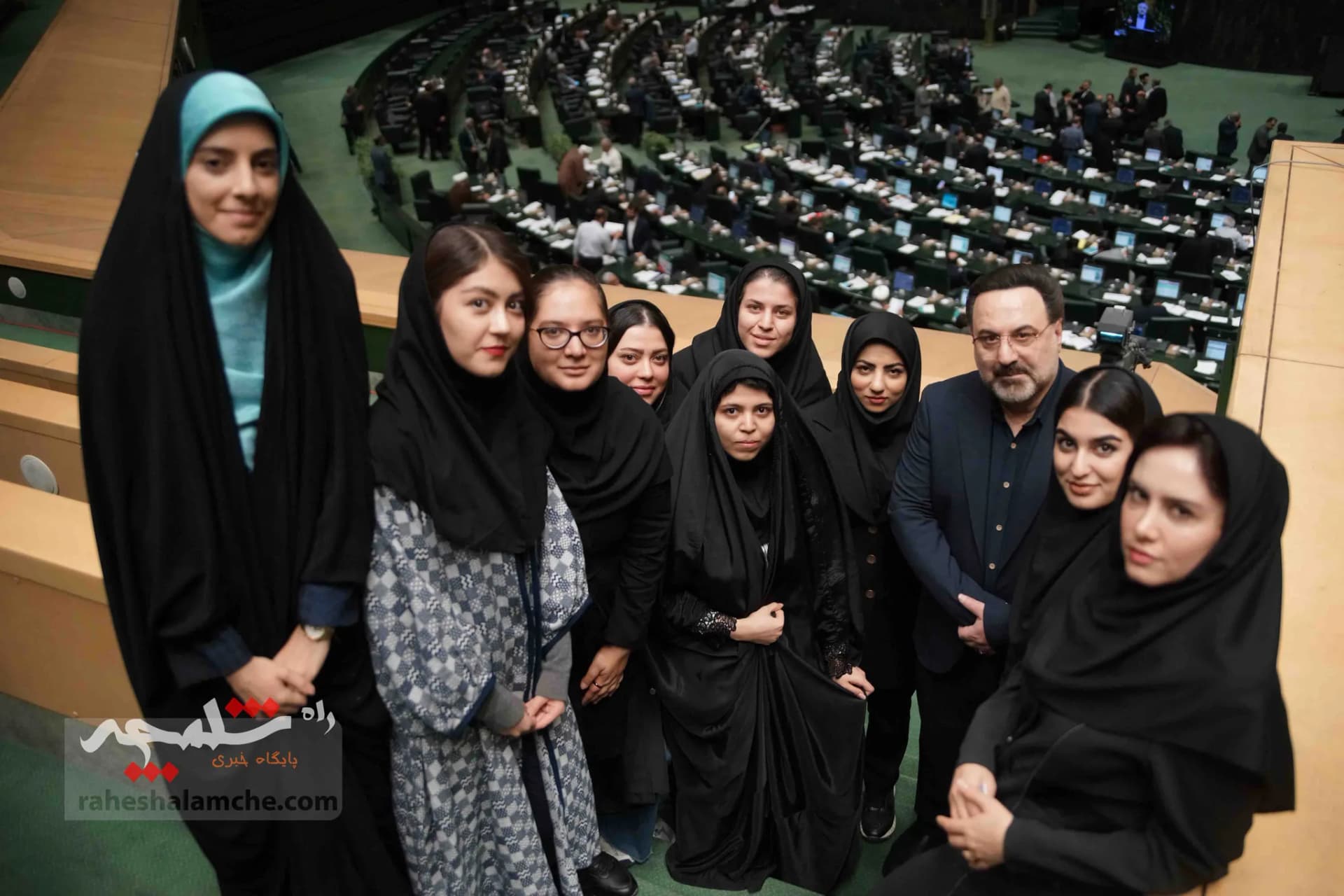 پزشکیان با حضور در خانه ملت، لایحه بودجه 1404 را تقدیم مجلس کرد +تصاویر — تصویر 75