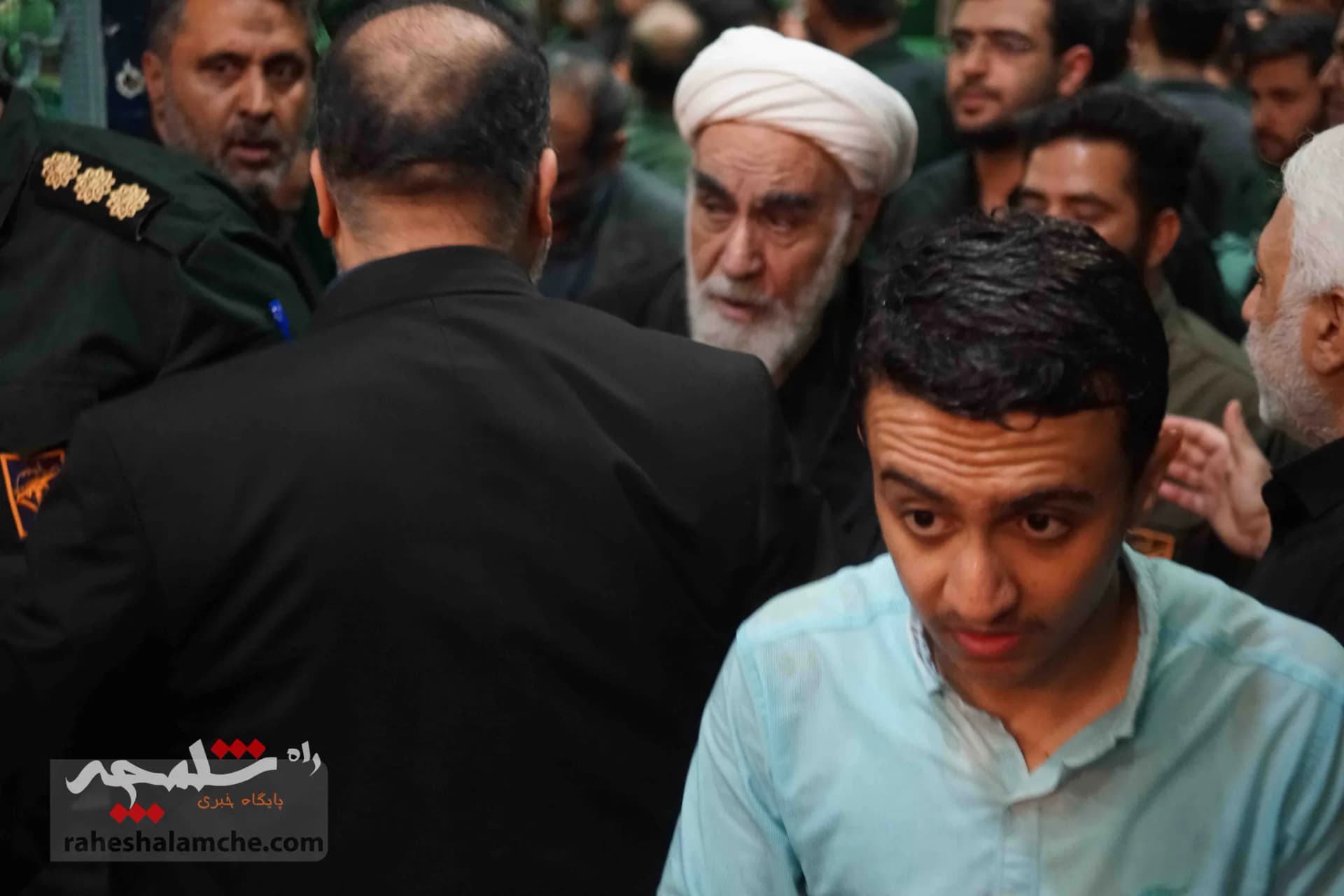 چه کسانی در مراسم گرامی‌داشت شهدای خدمت در مسجد ارک حضور داشتند؟ +تصاویر — تصویر 19