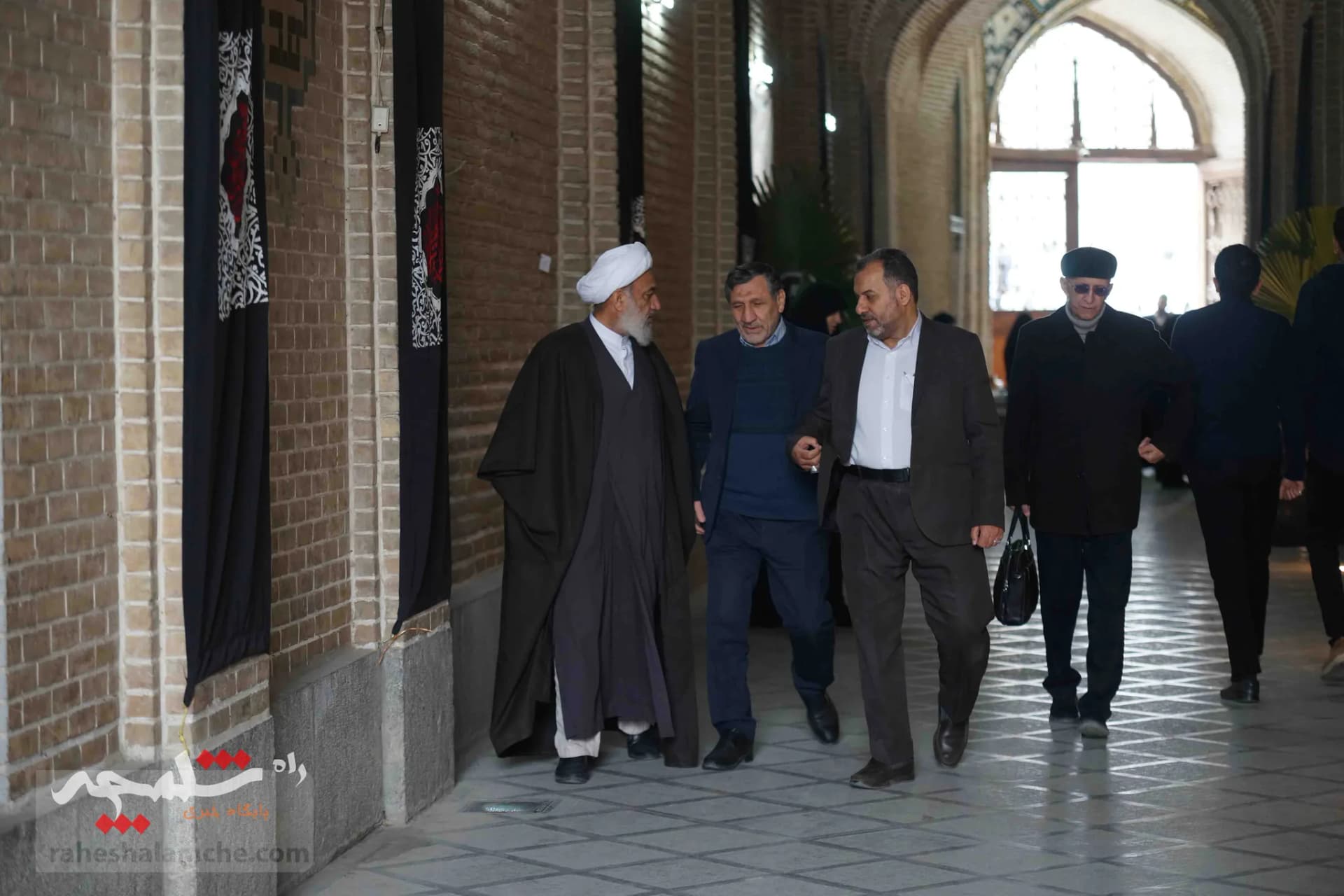 تشییع پیکر آیتالله امامی کاشانی +تصاویر — تصویر 2