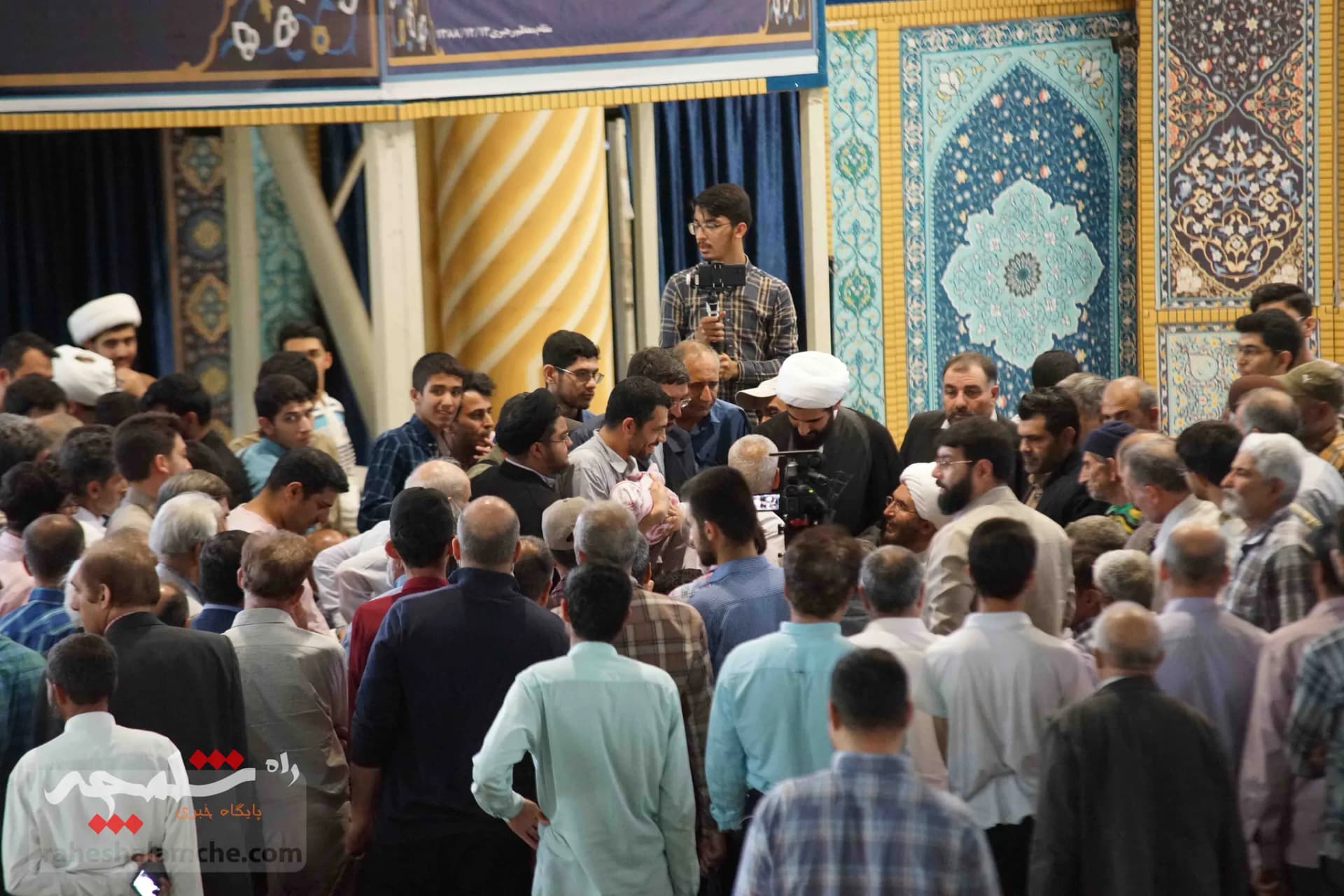 دیدار چهره به چهره امام جمعه موقت تهران با مردم +تصاویر — تصویر 12