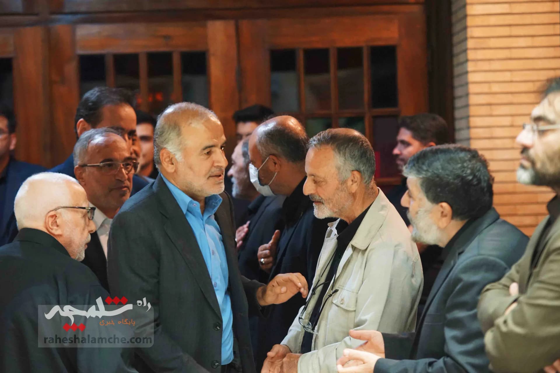 همه شخصیتهایی که در مراسم ختم مادر زریبافان شرکت کرده بودند +تصاویر — تصویر 30