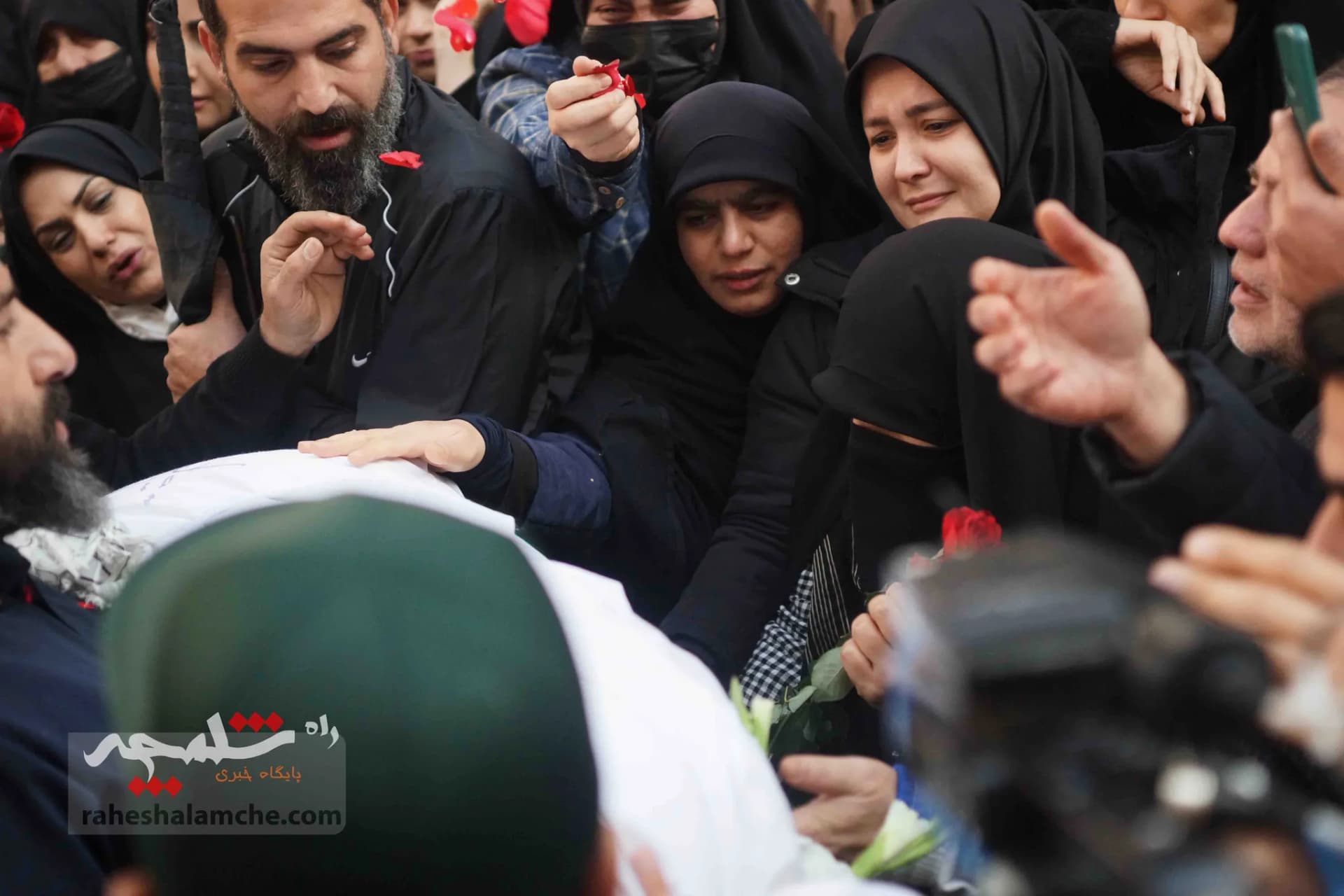 گزارش تصویری تشییع و خاکسپاری شهید گمنام در وزارت فرهنگ و ارشاد اسلامی — تصویر 51
