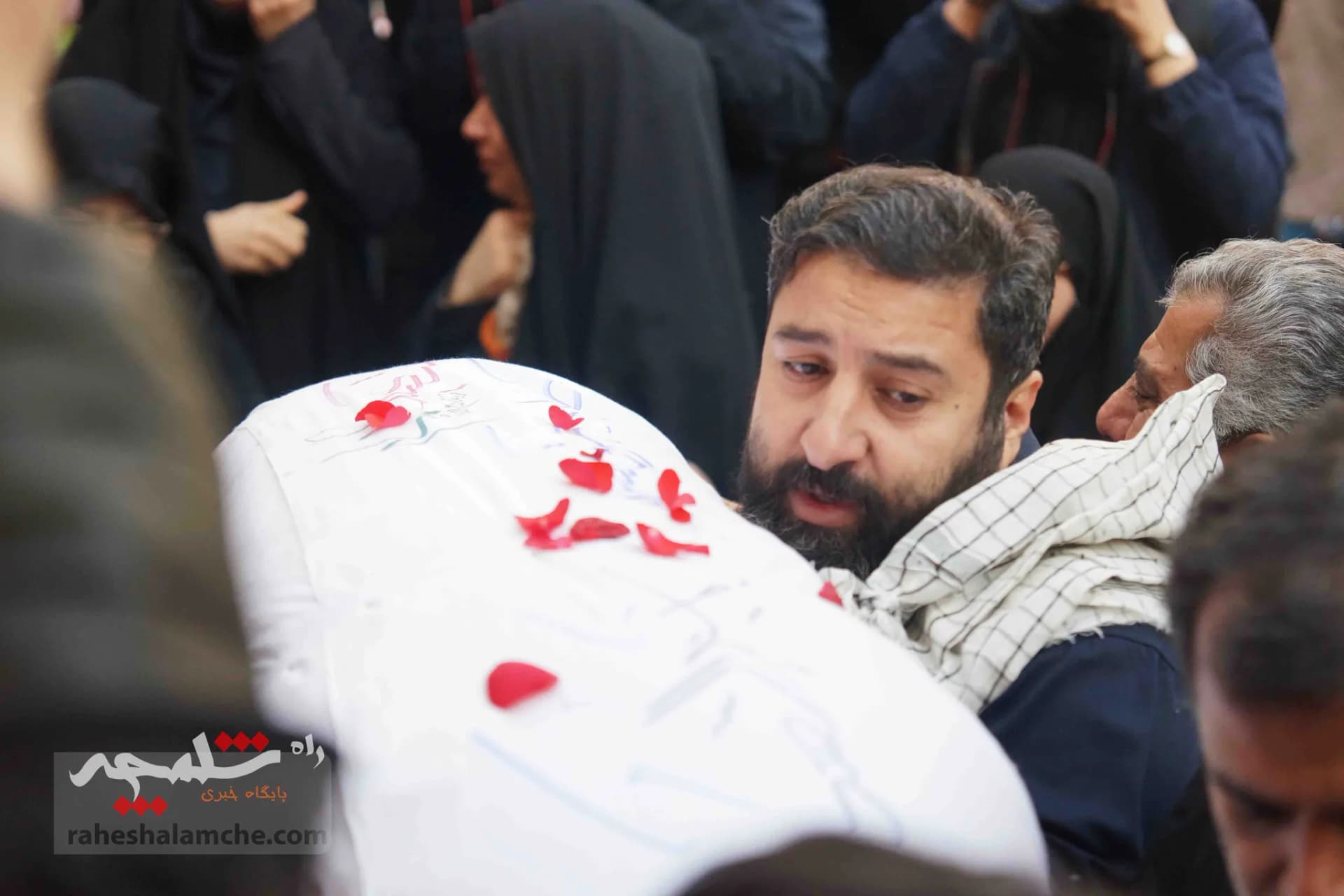 گزارش تصویری تشییع و خاکسپاری شهید گمنام در وزارت فرهنگ و ارشاد اسلامی — تصویر 50