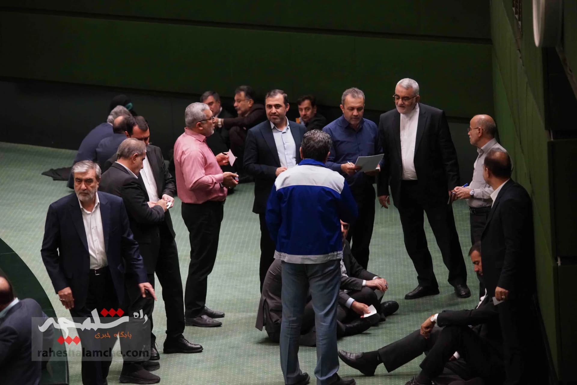 پزشکیان با حضور در خانه ملت، لایحه بودجه 1404 را تقدیم مجلس کرد +تصاویر — تصویر 60