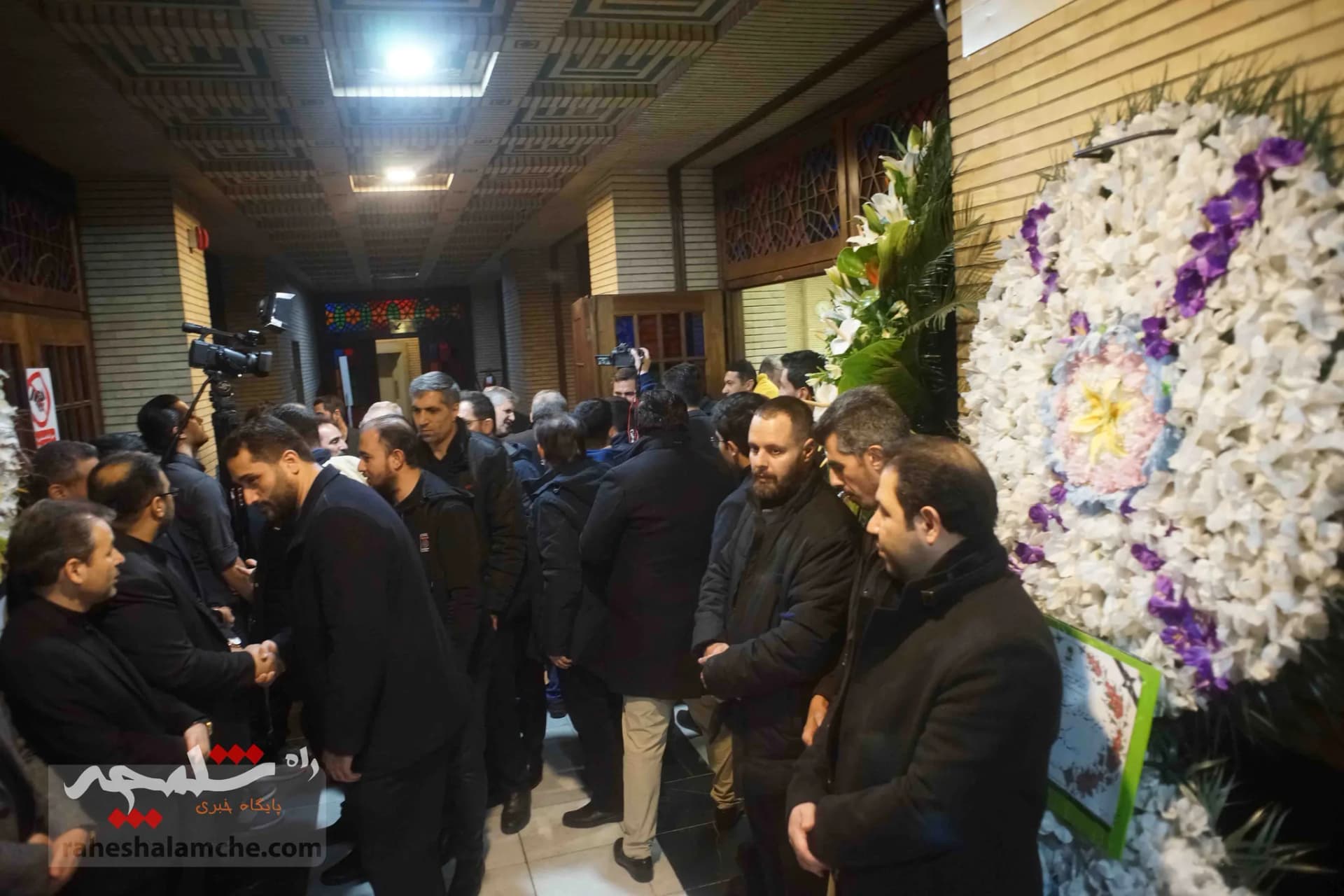 چه کسانی در مجلس ترحیم پدر مدیرعامل شرکت دخانیات کشور حضور داشتند؟ +تصاویر — تصویر 53