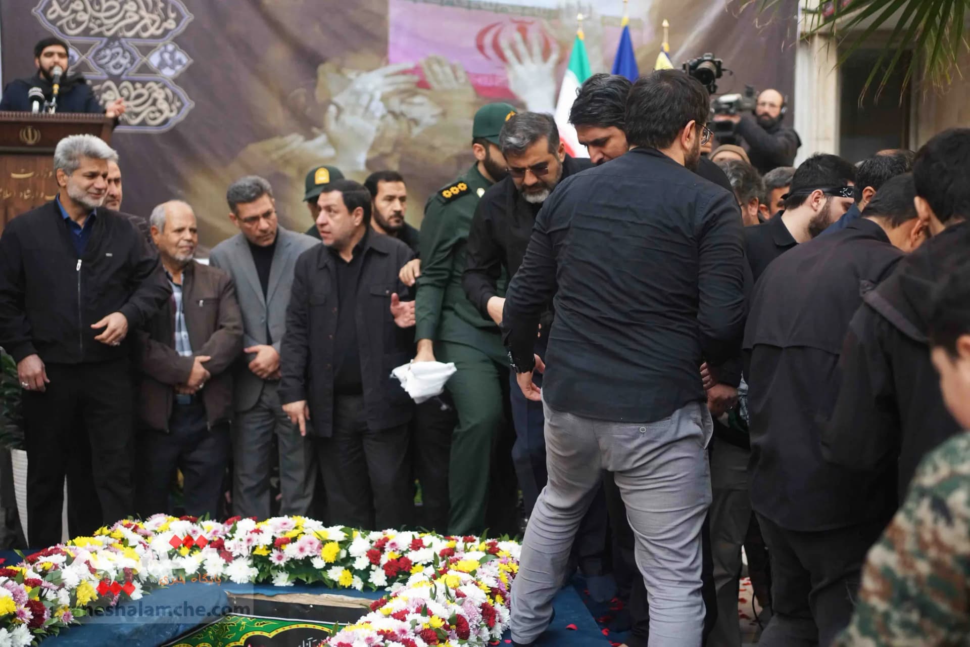 گزارش تصویری تشییع و خاکسپاری شهید گمنام در وزارت فرهنگ و ارشاد اسلامی — تصویر 56