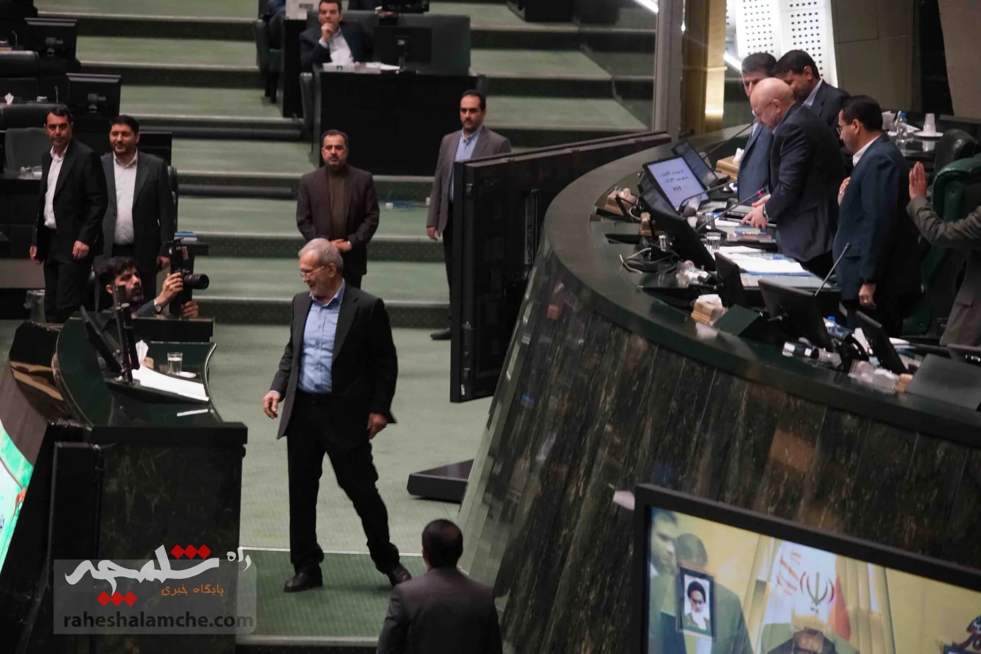 پزشکیان با حضور در خانه ملت، لایحه بودجه 1404 را تقدیم مجلس کرد +تصاویر — تصویر 33