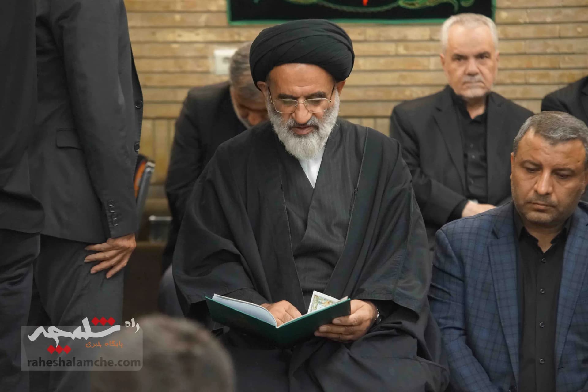 احمدینژادیها برای ختم همسر مرتضی تمدن سنگ تمام گذاشتند +تصاویر — تصویر 60