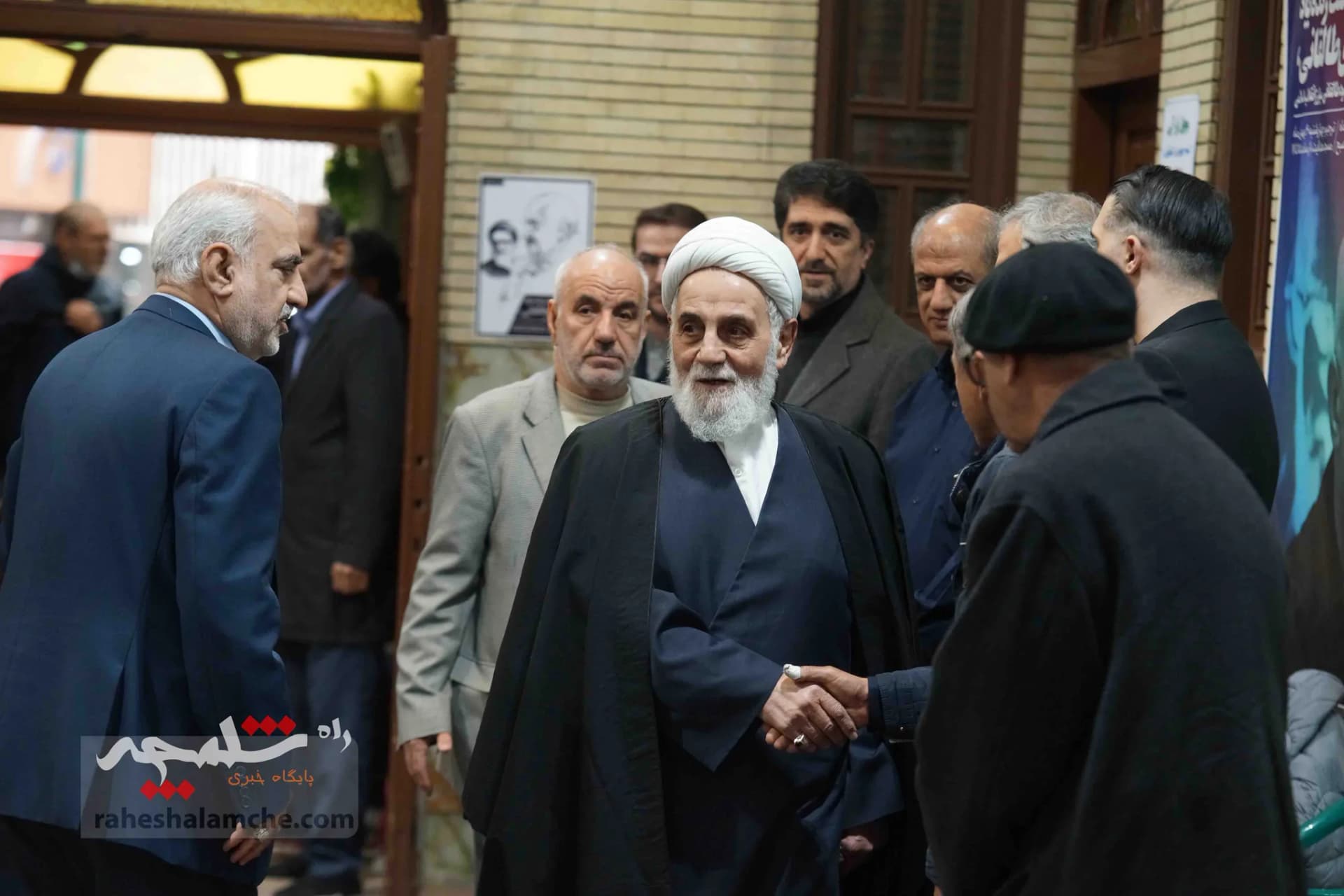 چه کسانی در مراسم ختم مرحوم سیدمهدی طالقانی حضور داشتند؟ +تصاویر — تصویر 30