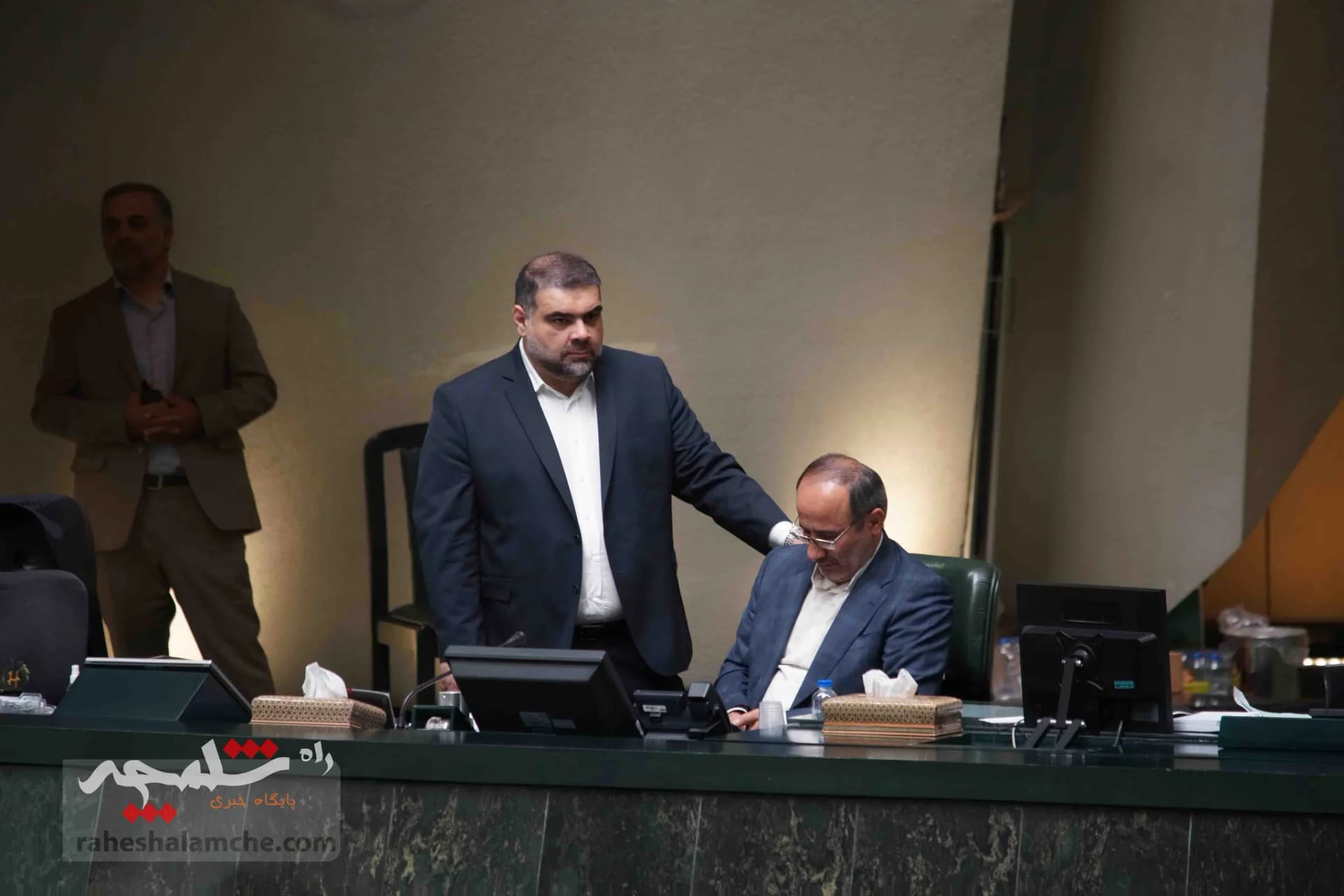 حاشیه‌های تصویری امروز صحن علنی مجلس — تصویر 40