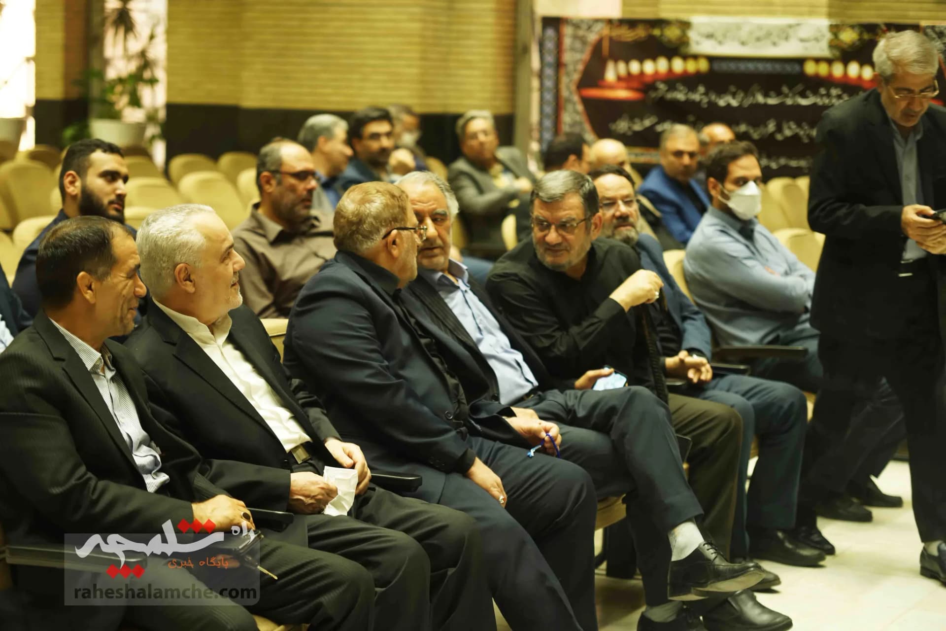 همه شخصیتهایی که در مراسم ختم مادر زریبافان شرکت کرده بودند +تصاویر — تصویر 14