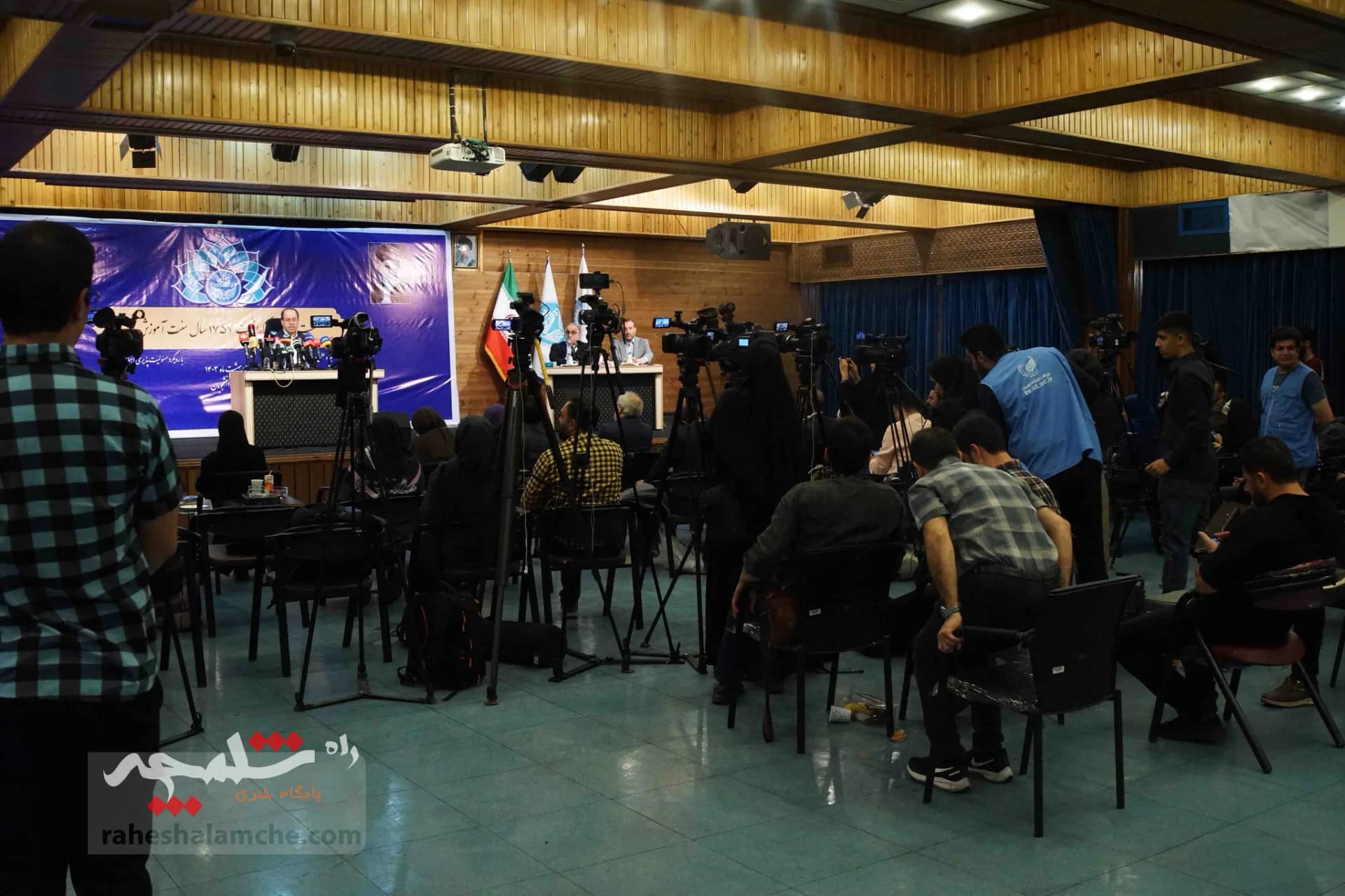 رونمایی پوستر بزرگداشت ۱۷۵۷ سال سنت آموزش عالی در دانشگاه تهران +تصاویر — تصویر 35