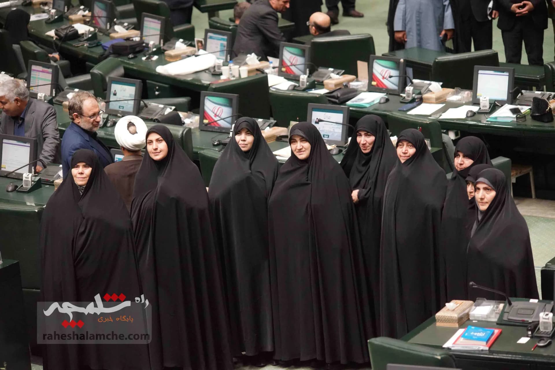 تصاویر اختصاصی راه شلمچه از آخرین جلسه مجلس یازدهم — تصویر 117