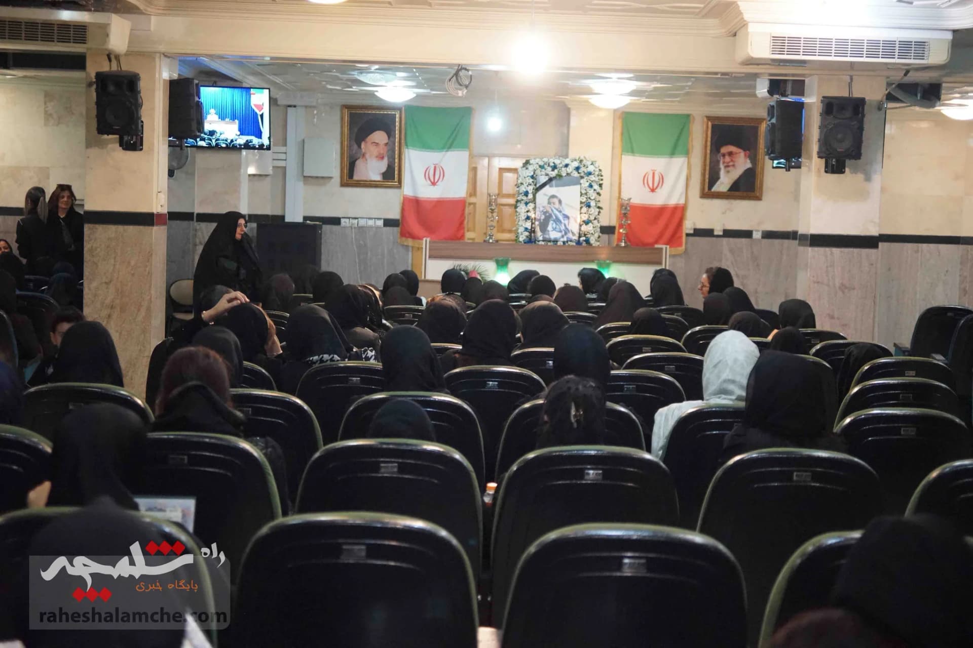 چه کسانی در مراسم ختم «سارا طاووسی» حضور داشتند؟ +تصاویر — تصویر 90