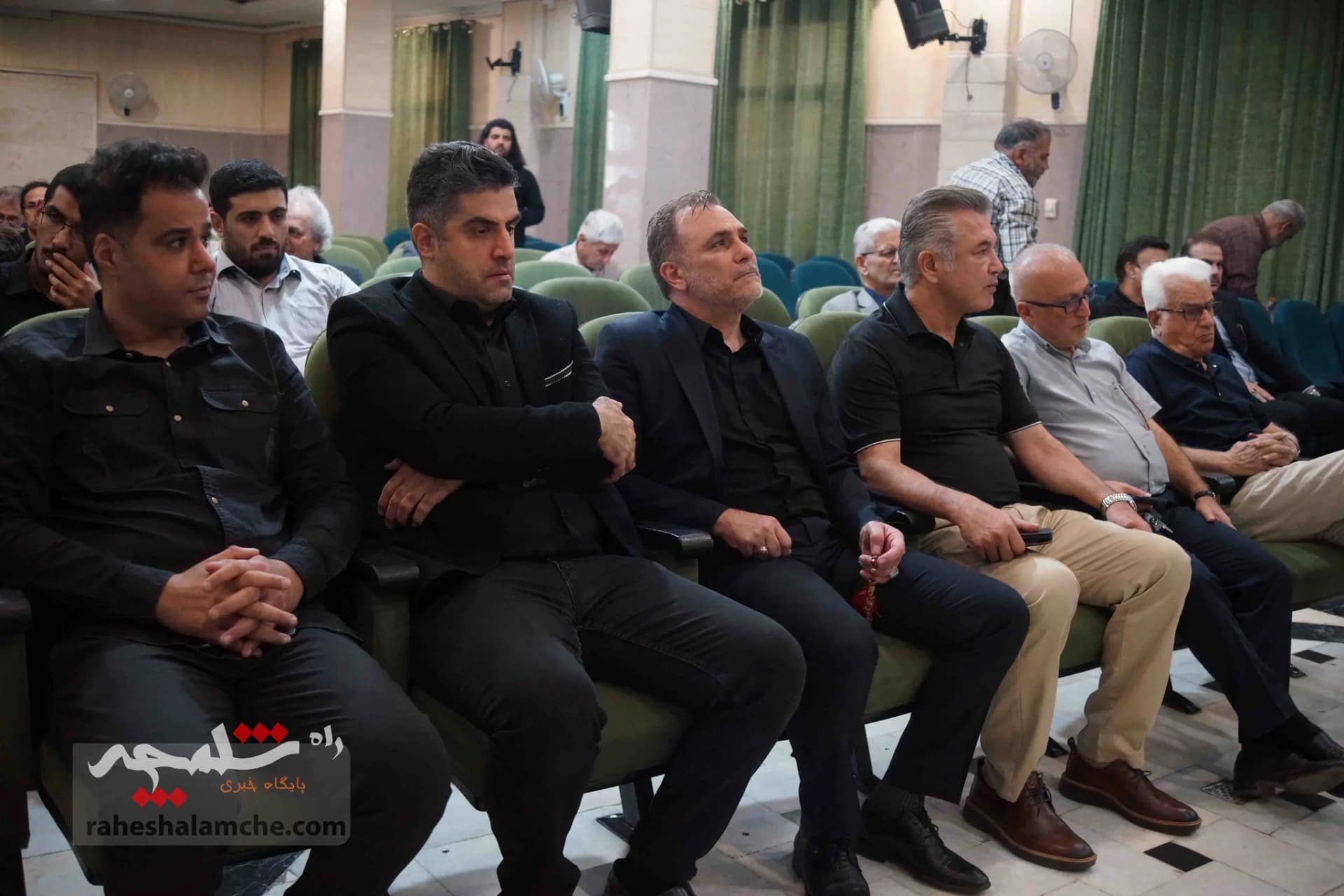 چه کسانی در مراسم ختم «سارا طاووسی» حضور داشتند؟ +تصاویر — تصویر 37