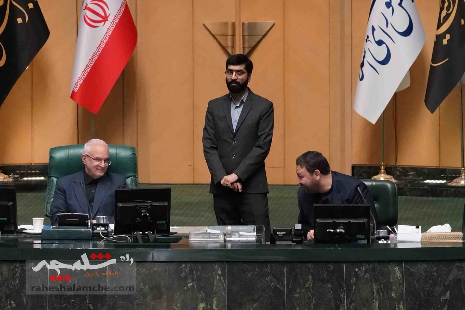 خبرنگاران در مجلس شورای اسلامی(یکشنبه 15 مرداد) +تصاویر — تصویر 12