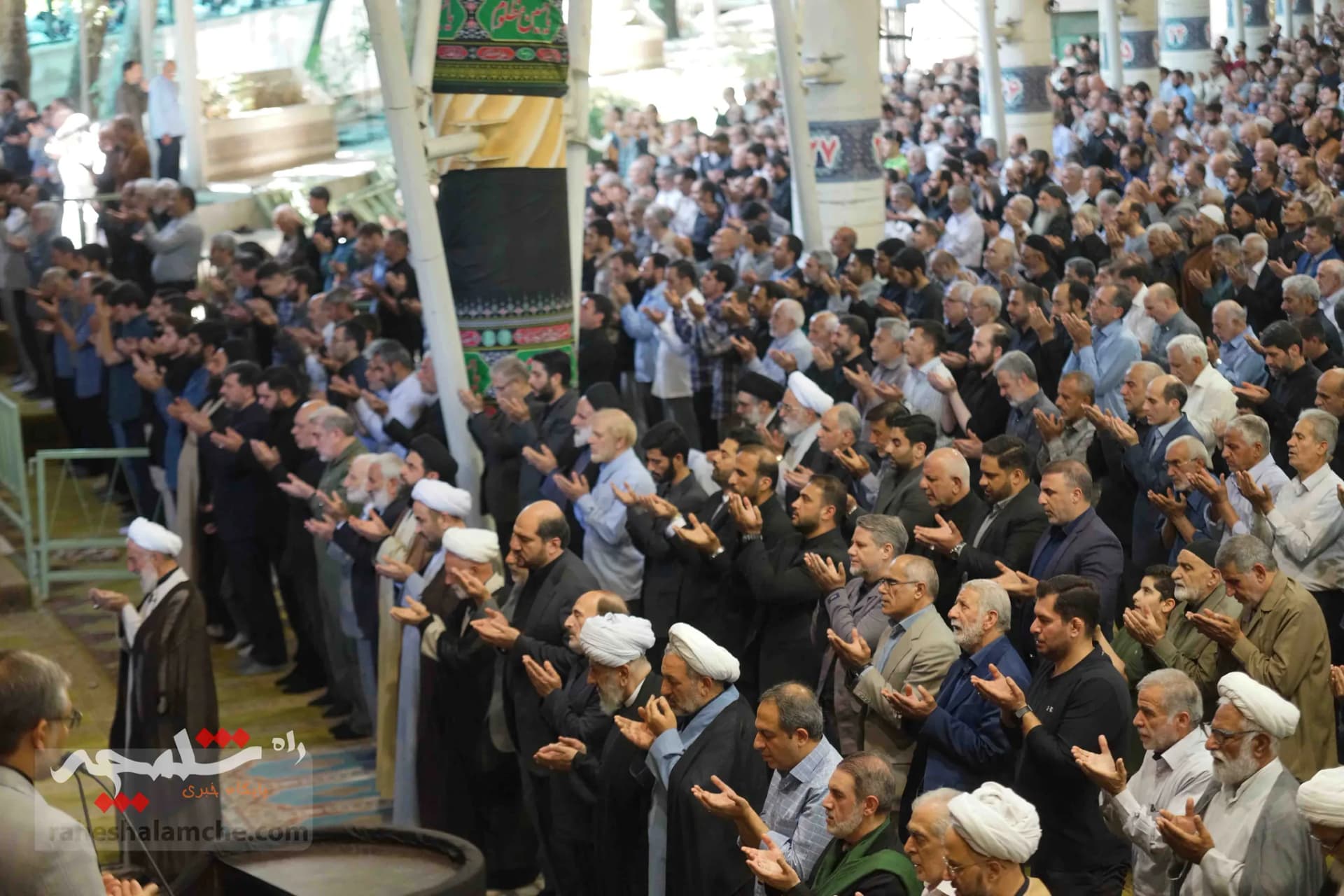 نماز جمعه این هفته تهران به امامت صدیقی برگزار شد +تصاویر — تصویر 56