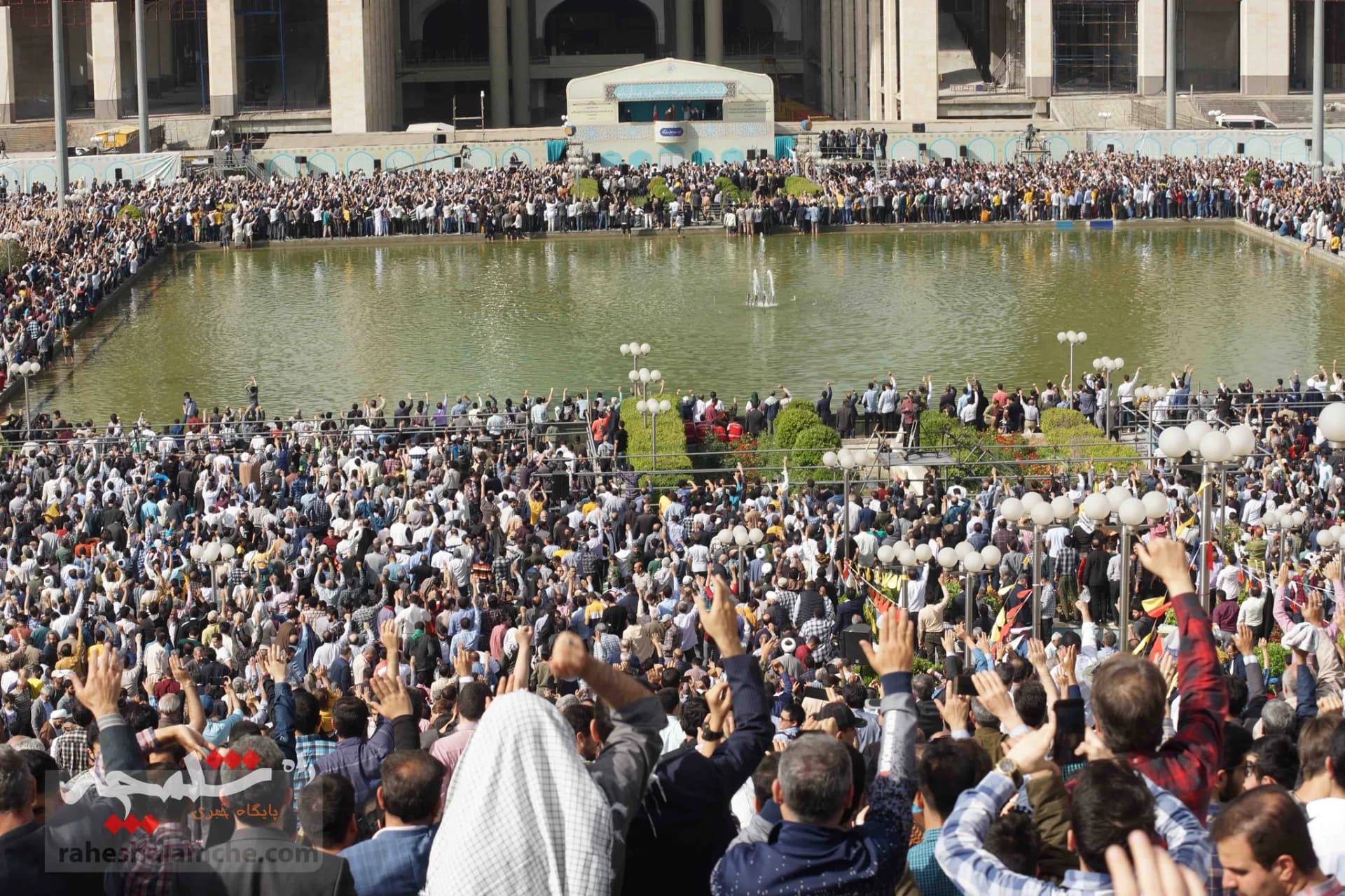 تصاویر اختصاصی راه شلمچه از بزرگترین نماز عید فطر در مصلی تهران — تصویر 57