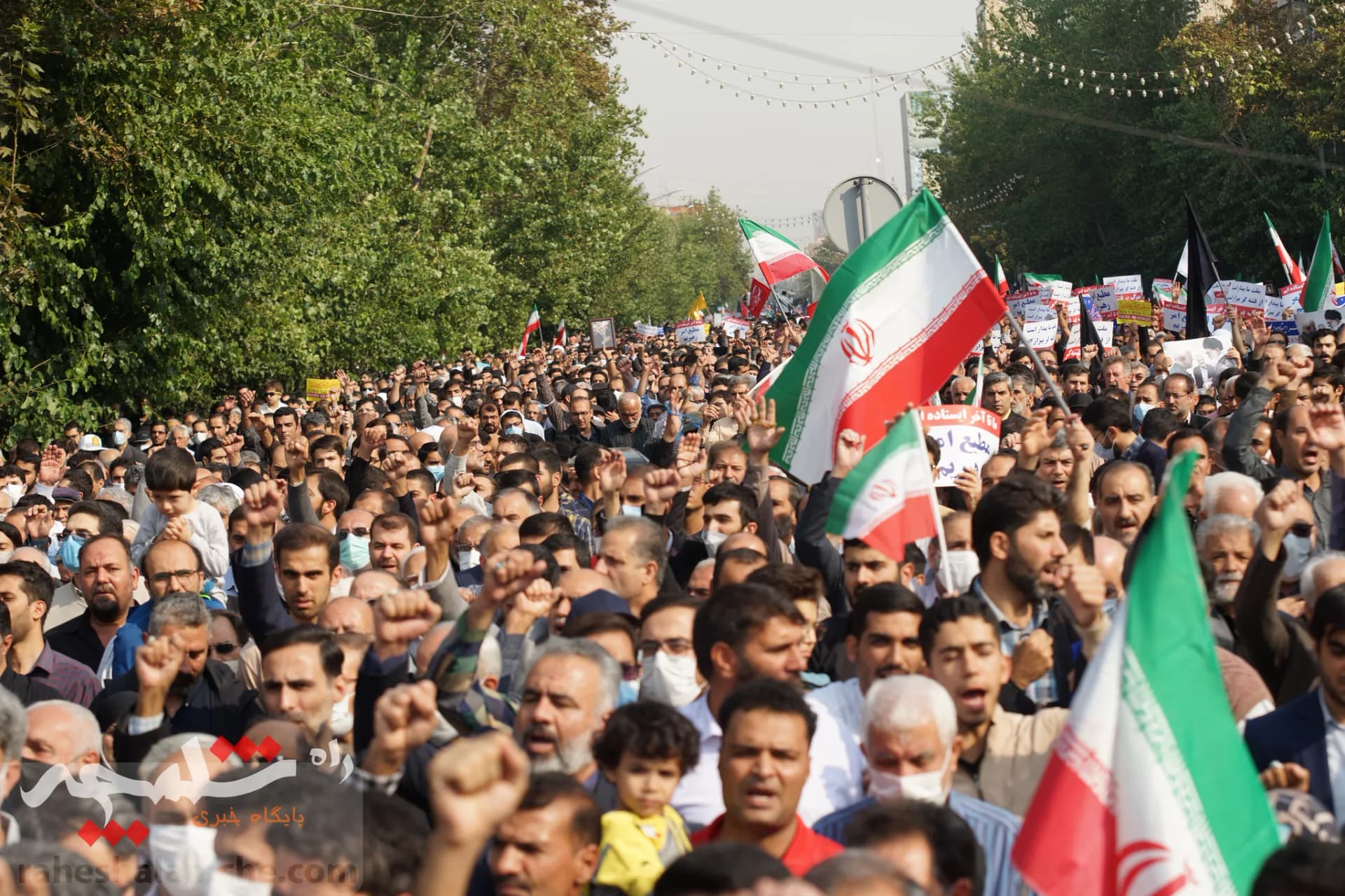 راهپیمایی عظیم تهرانیها با شعار؛ «سپاه انقلابی، انتقام انتقام» +تصاویر — تصویر 25