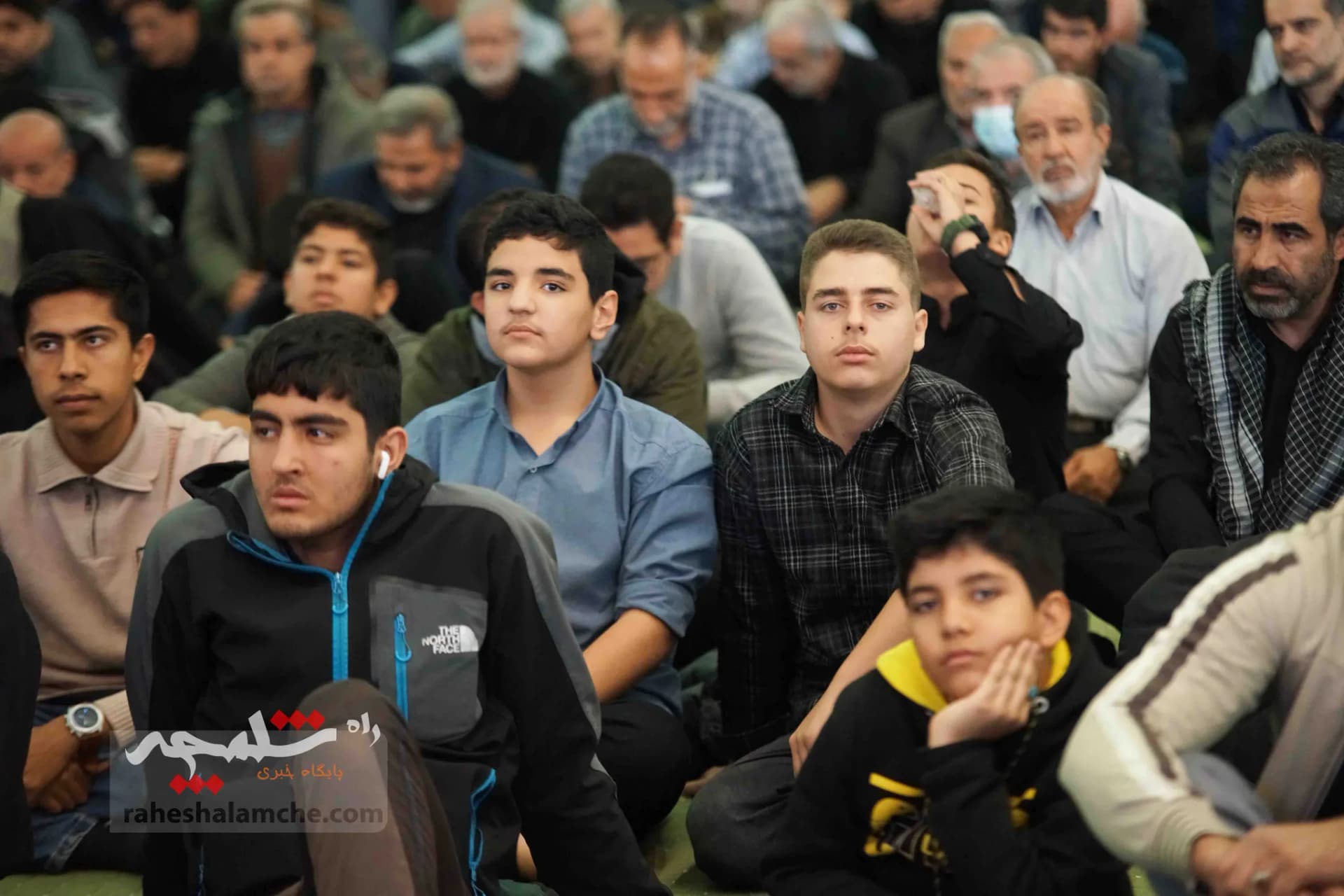 حضور پرشور دانش آموزان نمازگزار این هفته نماز جمعه تهران +تصاویر — تصویر 29