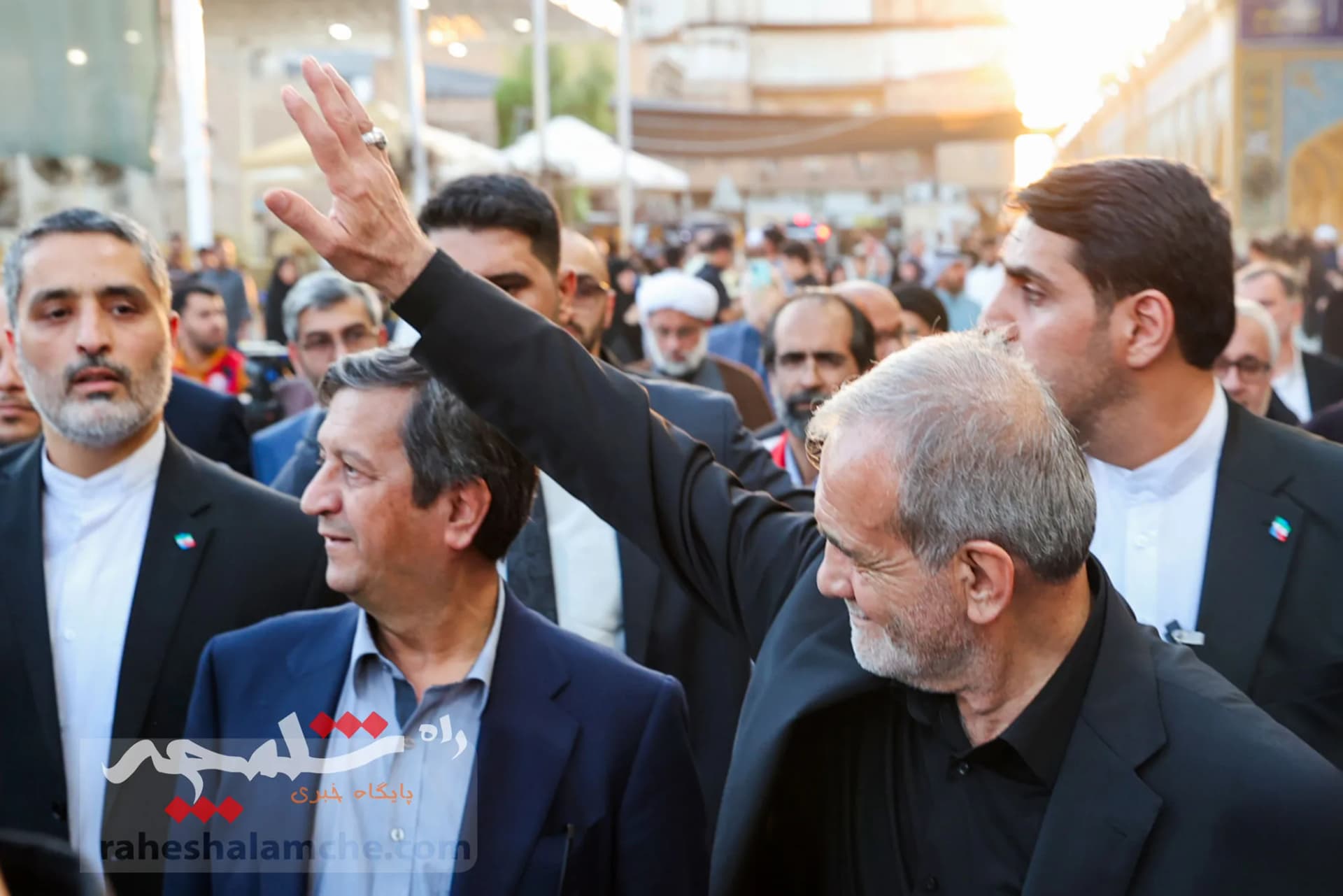 تشرف پزشکیان به حرم مطهر حضرت علی (ع) +تصاویر — تصویر 12
