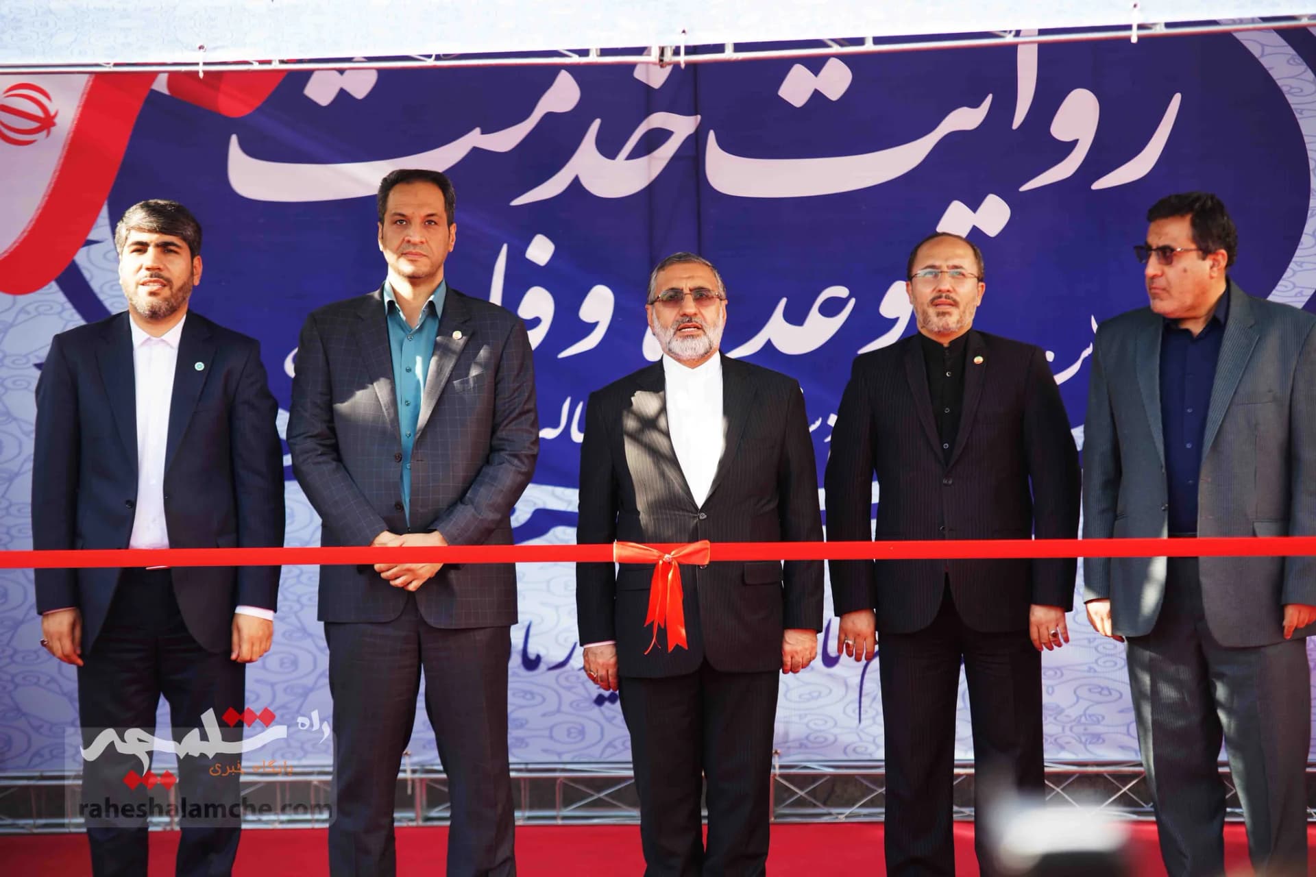 بازدید رئیس دفتر رئیس‌جمهور از غرفه معاونت ریاست جمهوری در امور مجلس +تصاویر — تصویر 38