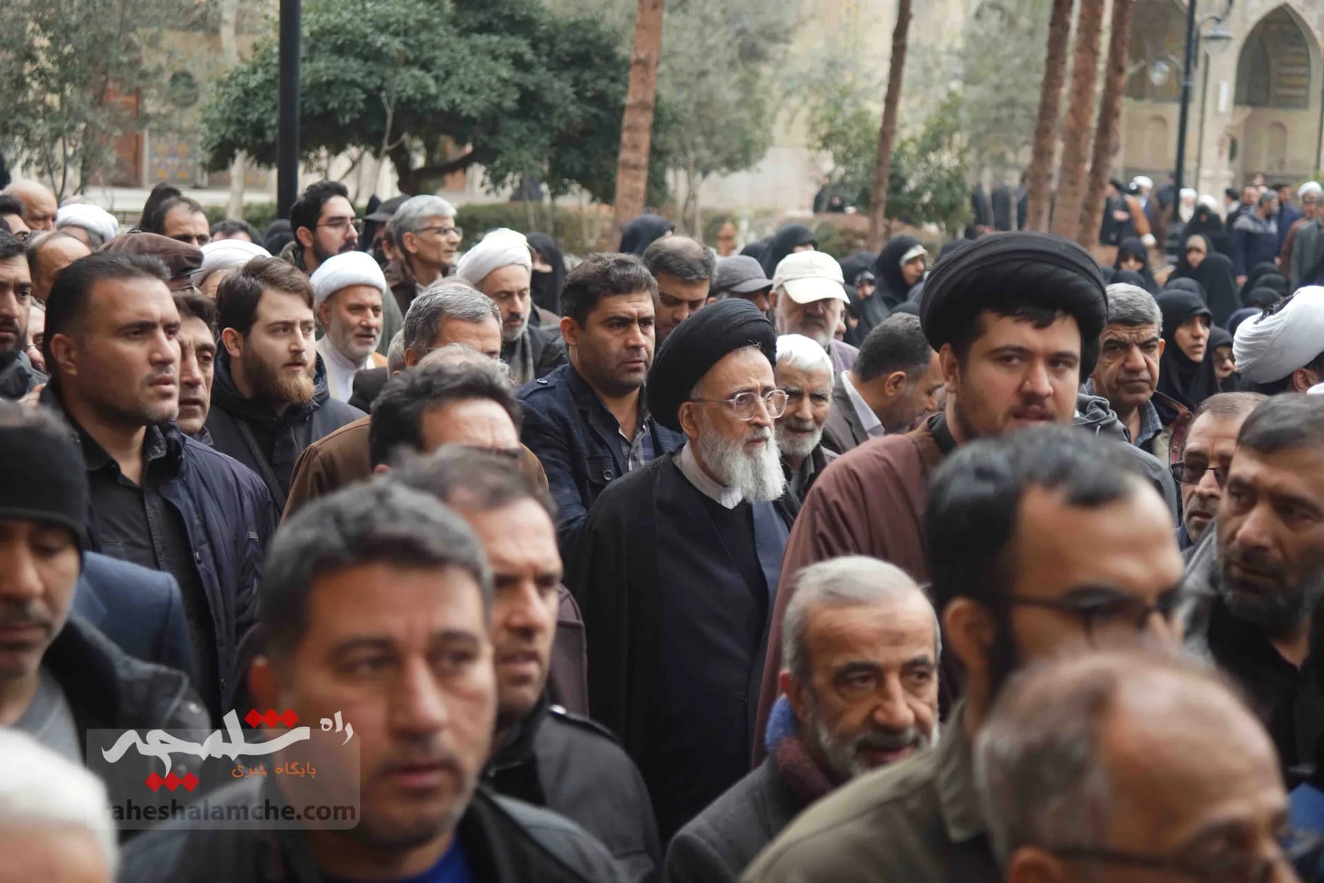 تشییع پیکر آیتالله امامی کاشانی +تصاویر — تصویر 28